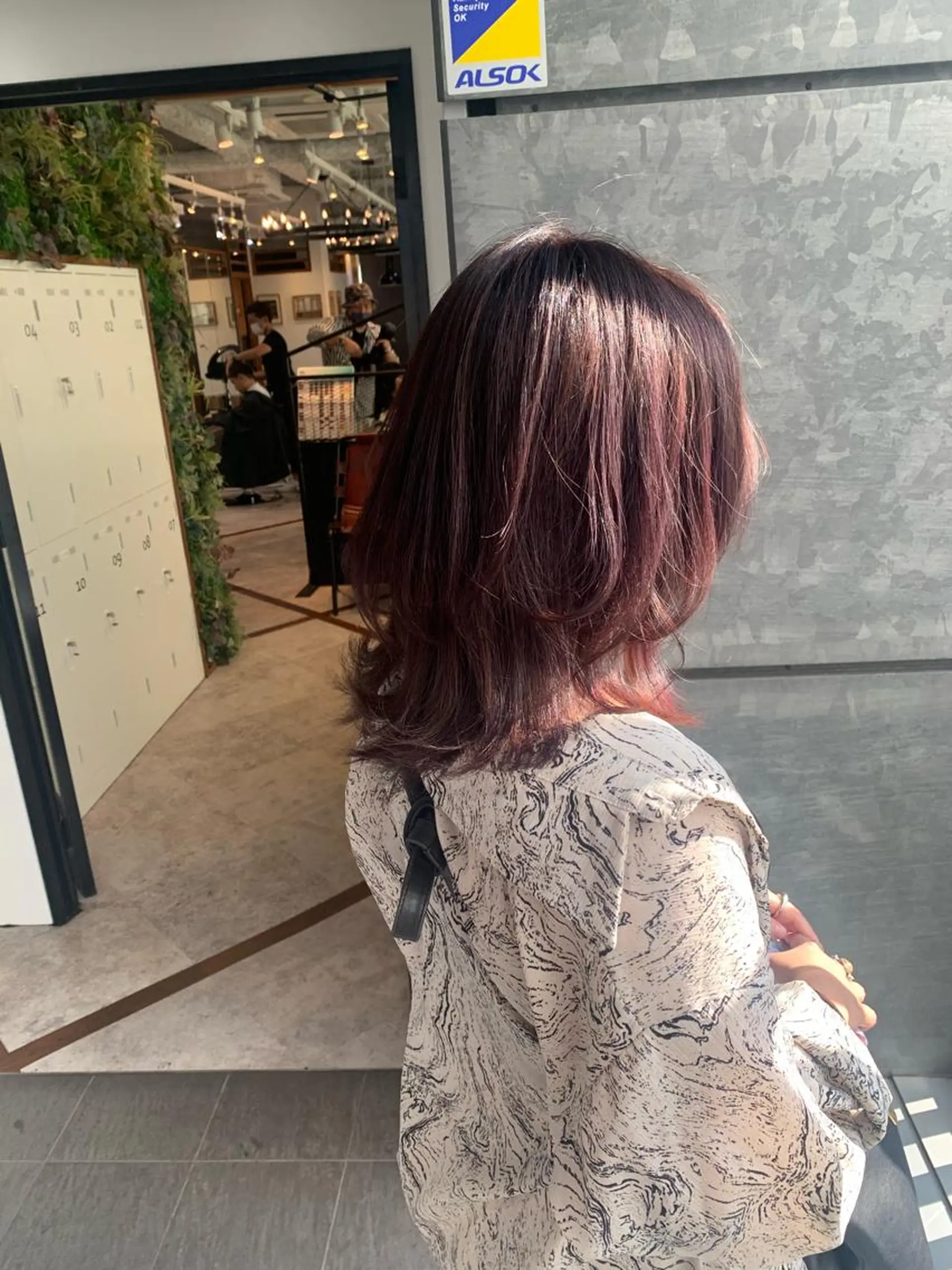 ミディアム カラー ディープパープル パープルカラー ウルフカット カット ヘアカラー トリートメント 髪質改善/白髪ぼかし KENTAのヘアスタイル