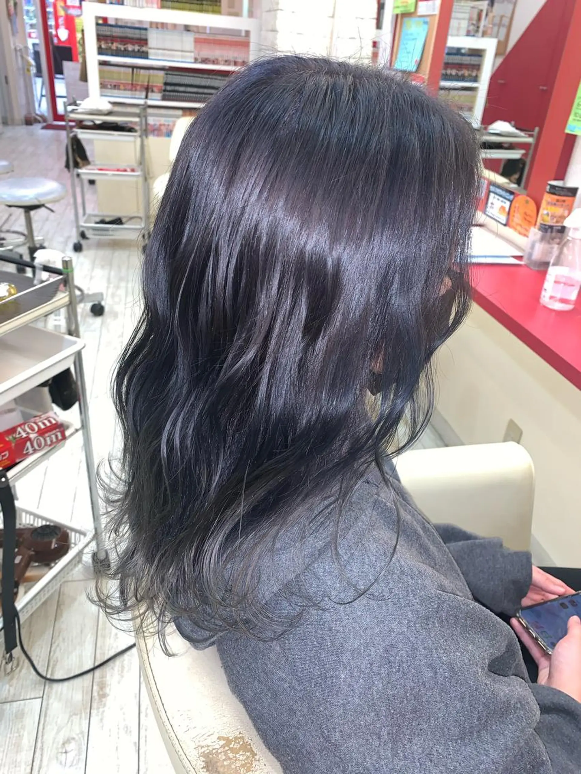 セミロング カラー ヘアアレンジ ブルーカラー ブルージュ 今村公介 ブリーチ特化、派手髪のヘアスタイル