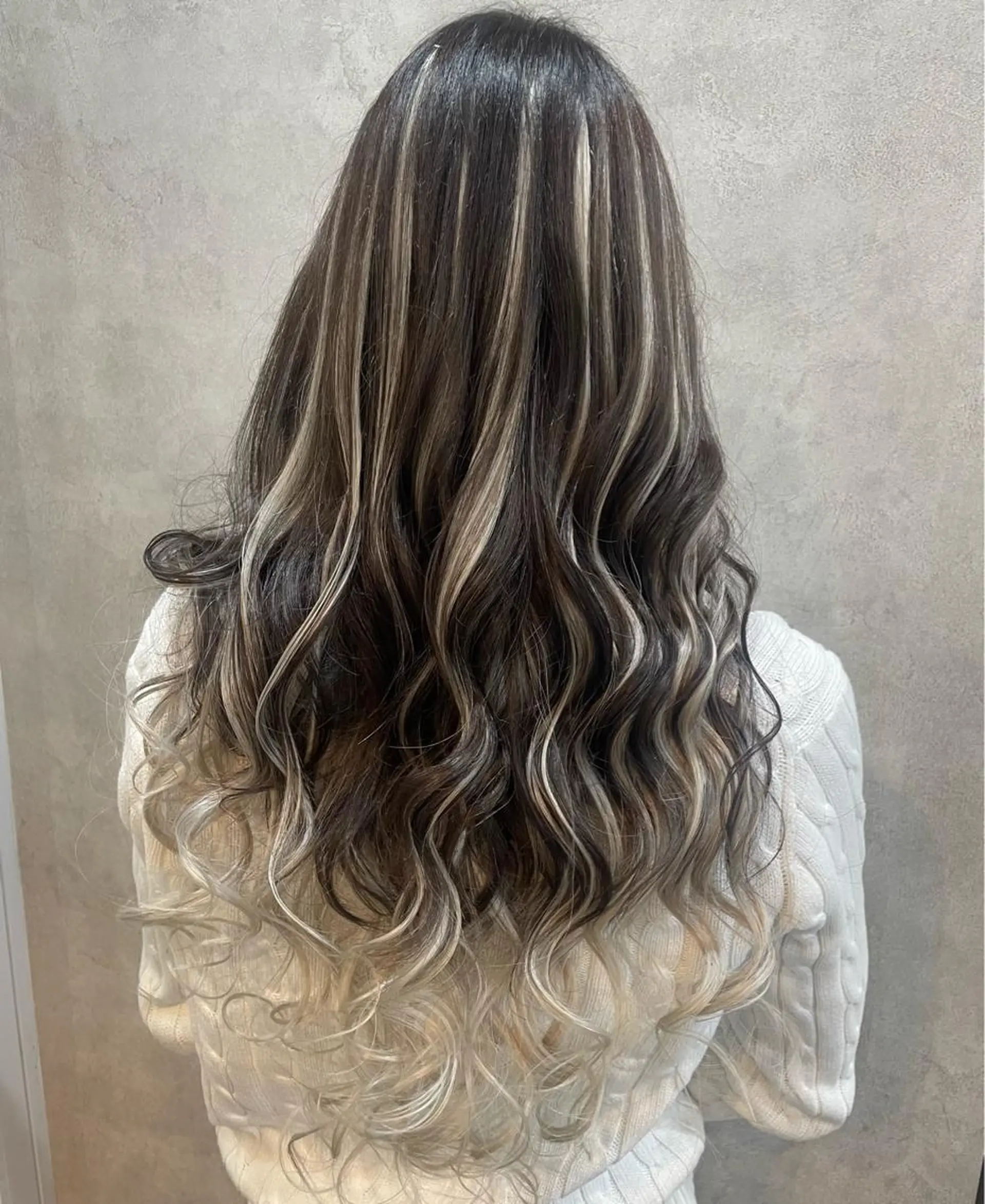 ロング カラー ヘアアレンジ 🍑🧋ハイトーン 暖色カラーlucaのヘアスタイル