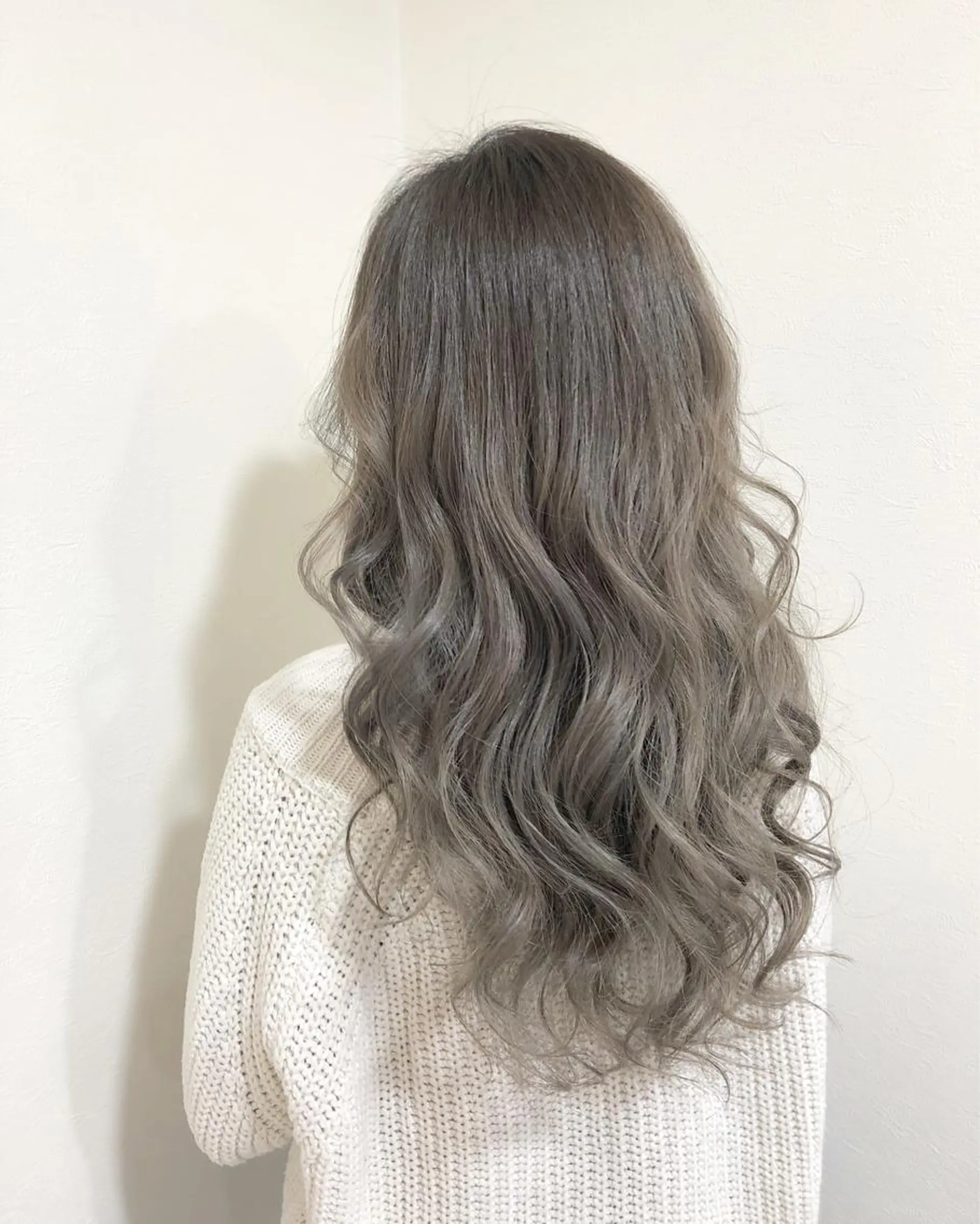 ロング アッシュ アッシュグレー アッシュグレージュ ヤマグチ ヒカルのヘアスタイル
