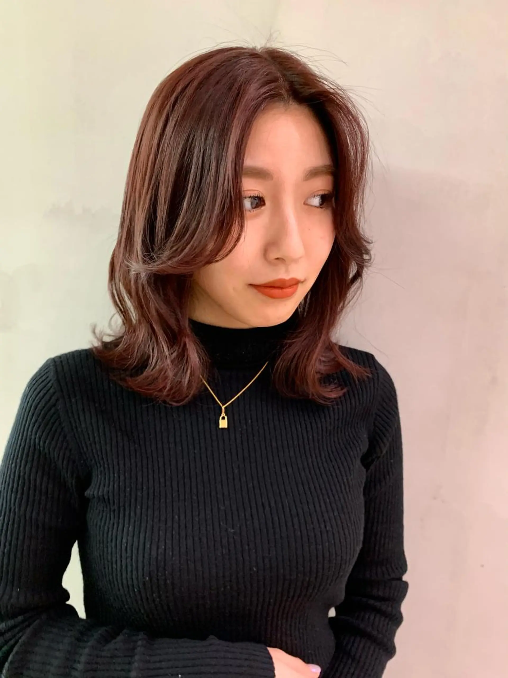 ミディアム カラー レッドカラー バイオレットカラー yui .のヘアスタイル