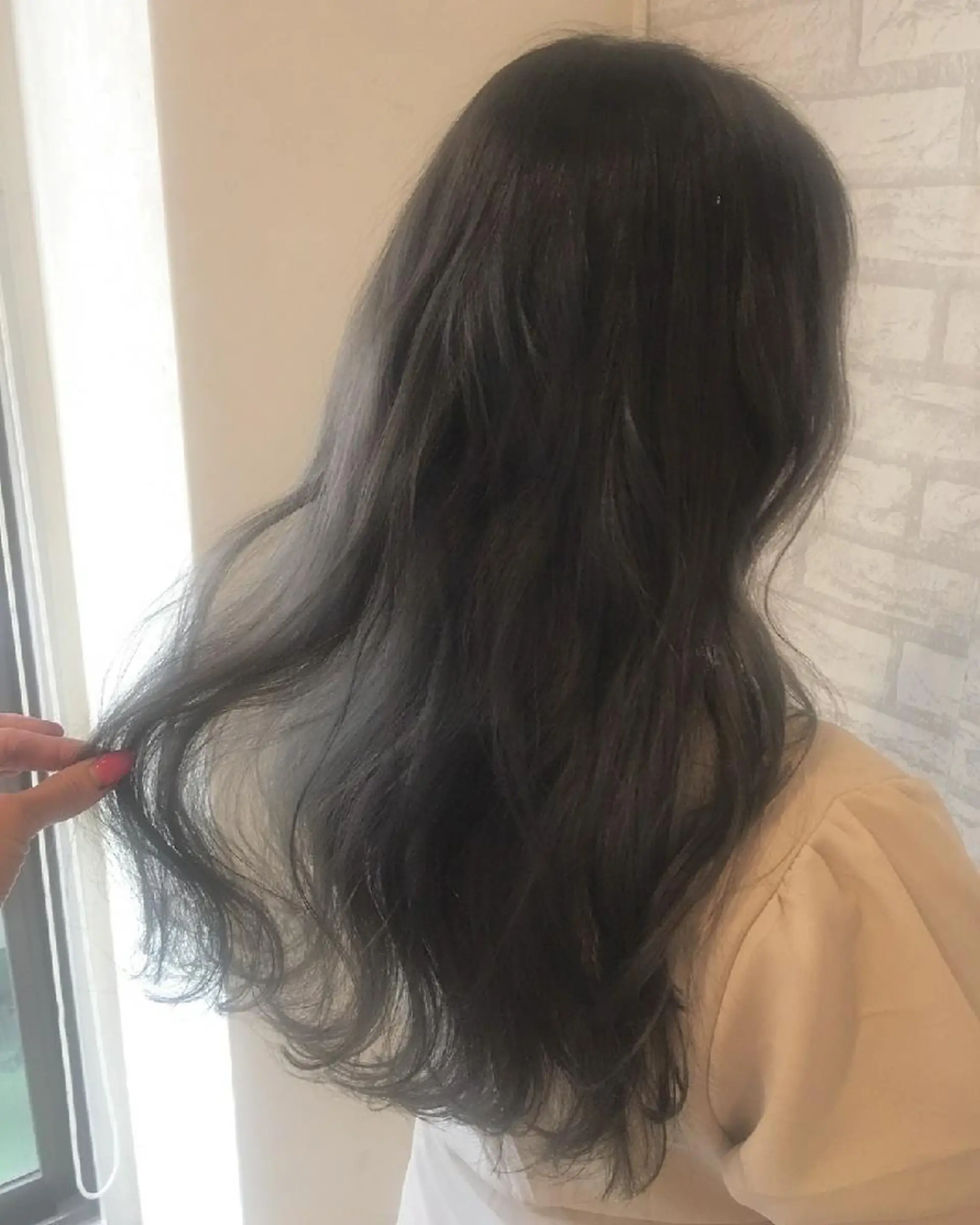 ロング カラー シルバー ヘアカラー トリートメント RU RIのヘアスタイル