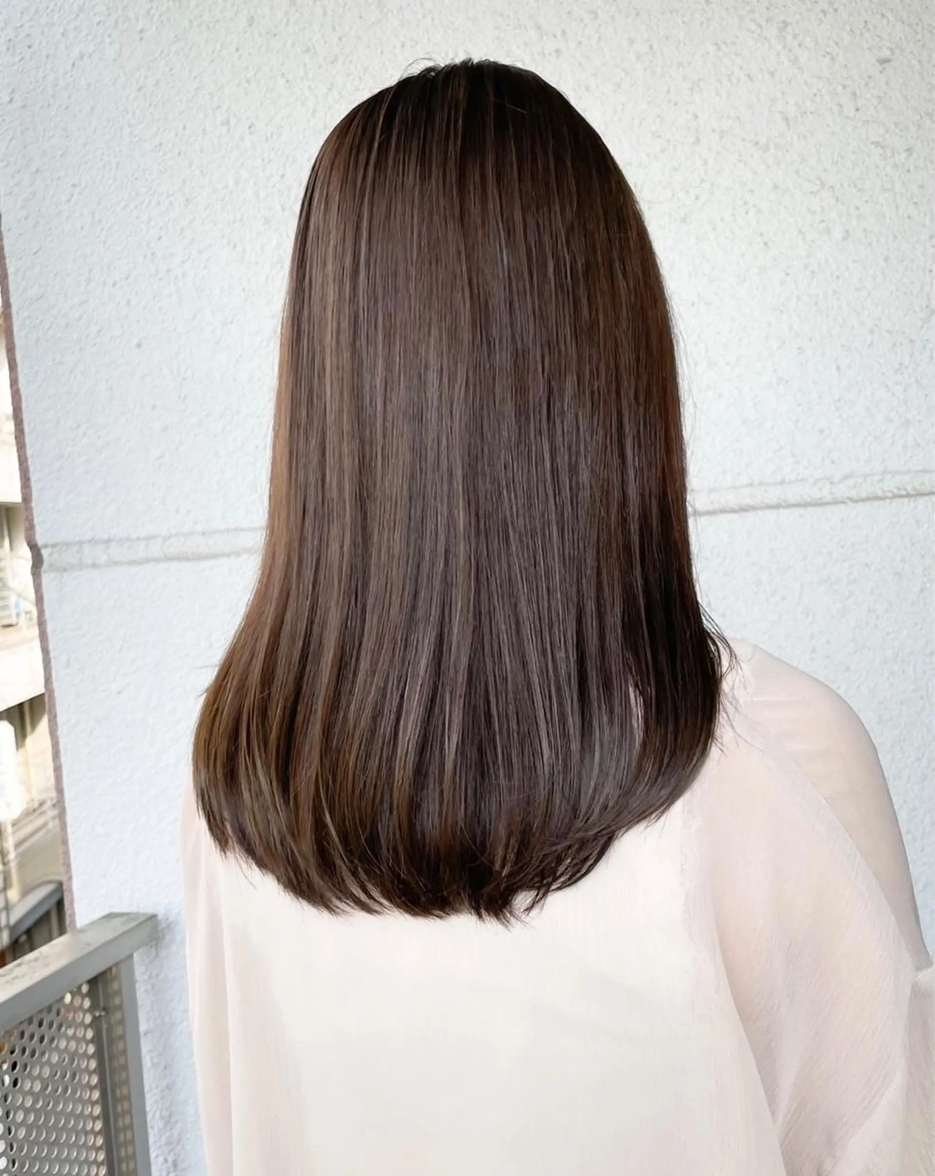 セミロング 白いハイライト🤍 タナカリョウスケのヘアスタイル