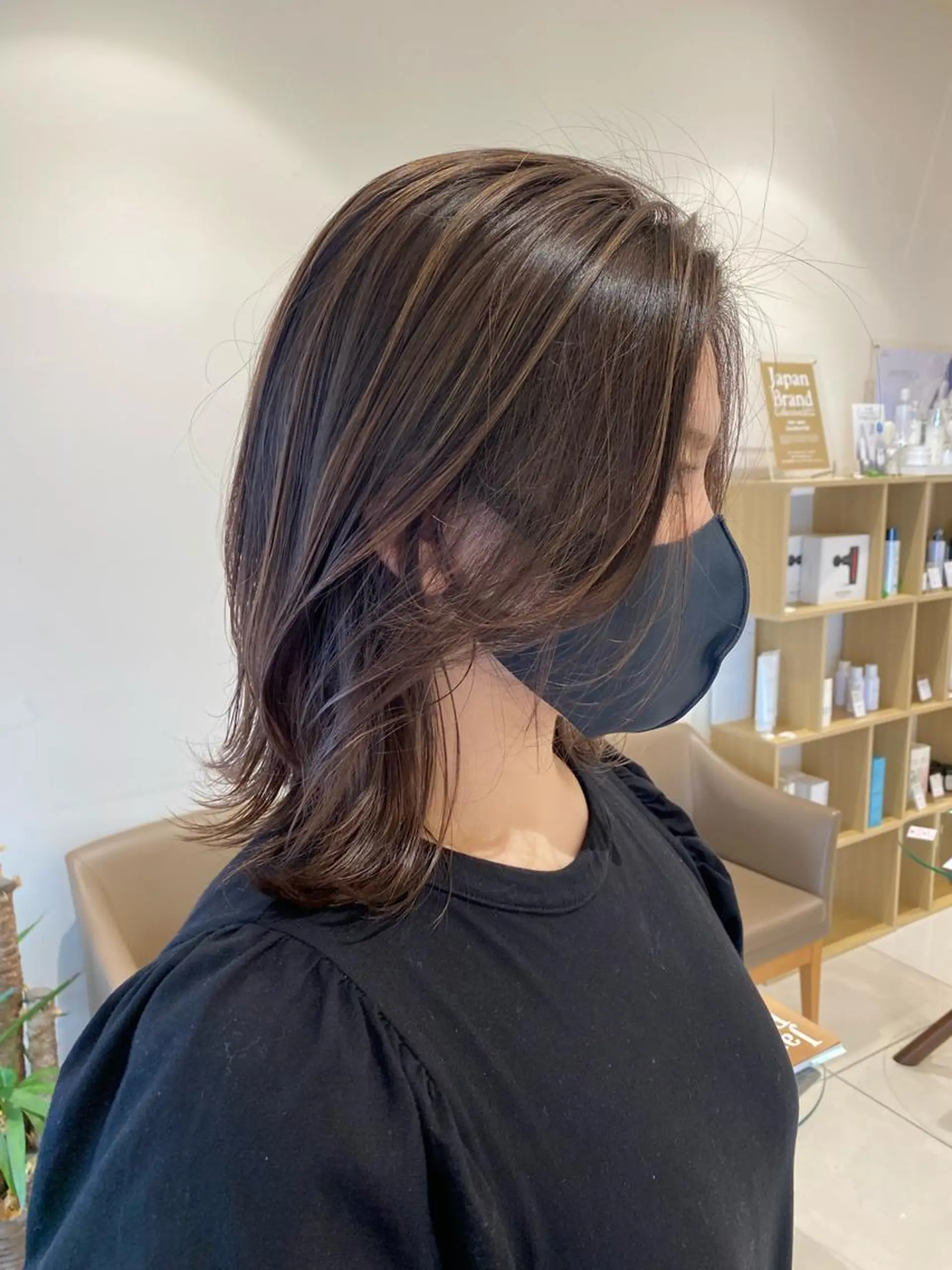 セミロング カラー ベージュカラー ハイライトカラー ラベンダーカラー ラベンダーベージュ ハイライト ヘアカラー トリートメント レイヤーカット/ ハイライト　千咲季のヘアスタイル