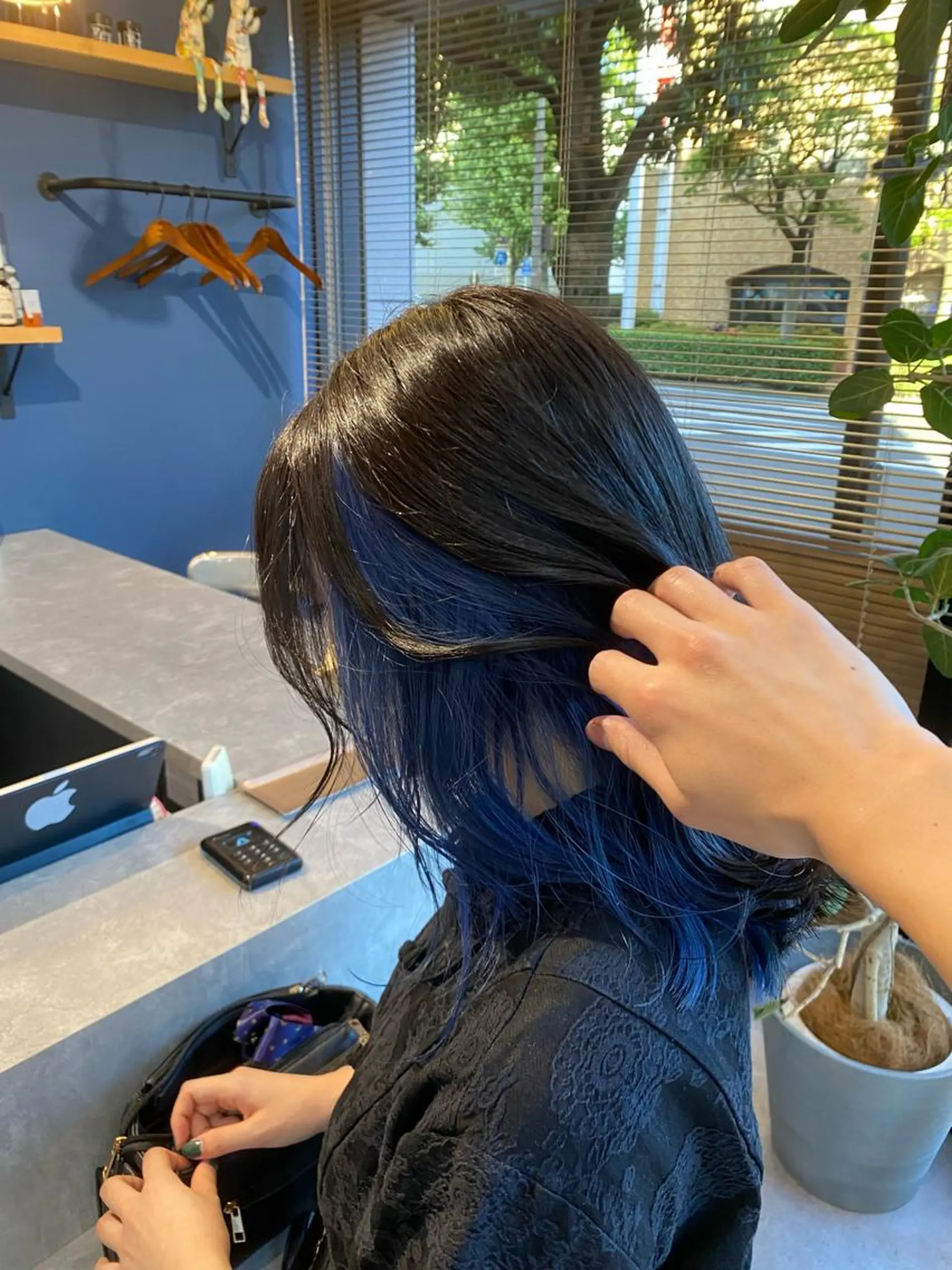 ミディアム カラー ブルーカラー インナーカラー ヘアカラー ハイトーン/ボブ/ レイヤー💫カイセイのヘアスタイル