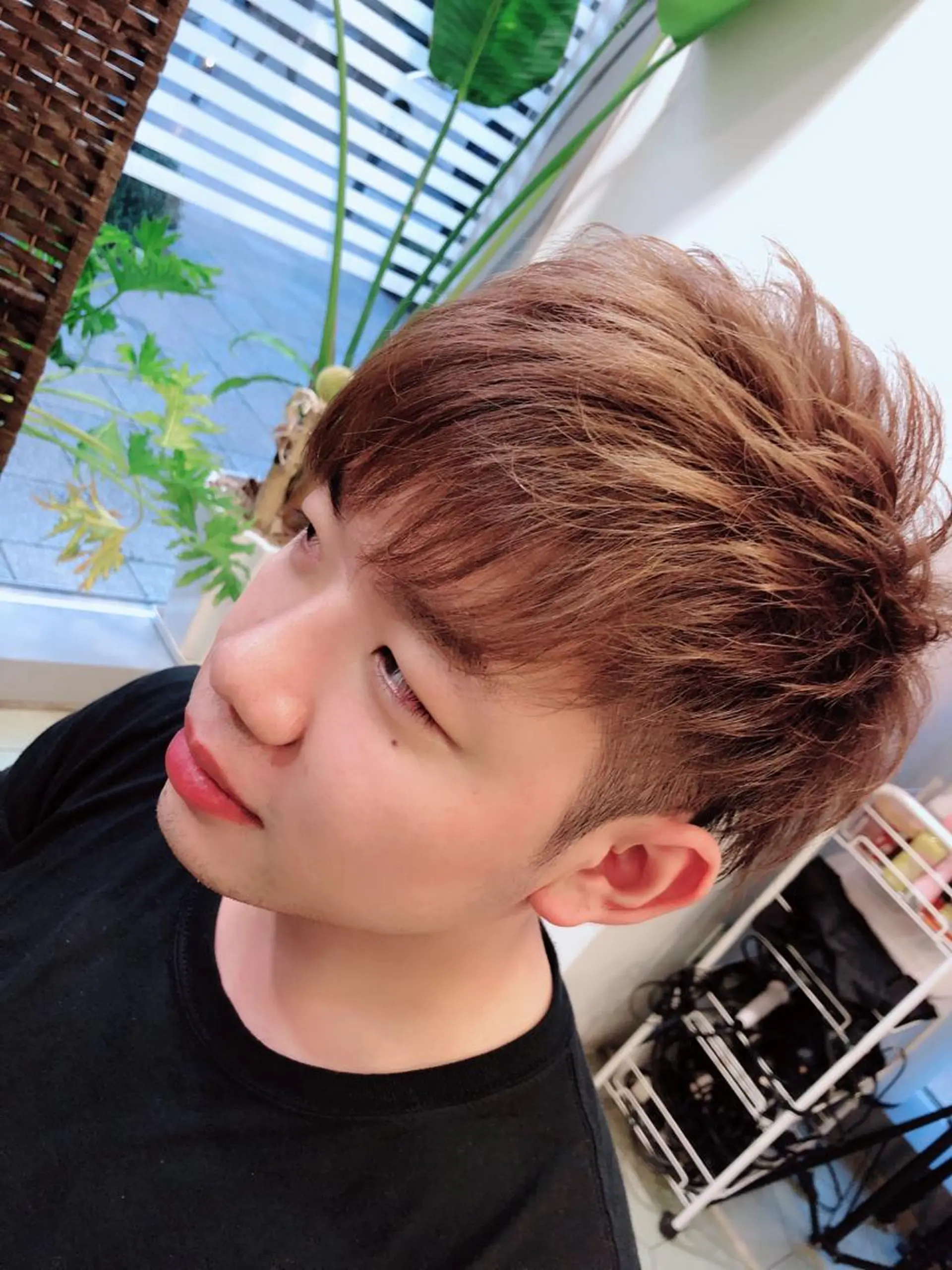 ショート カラー ブリーチ カット 堤太志 メンズパーマ特化のヘアスタイル