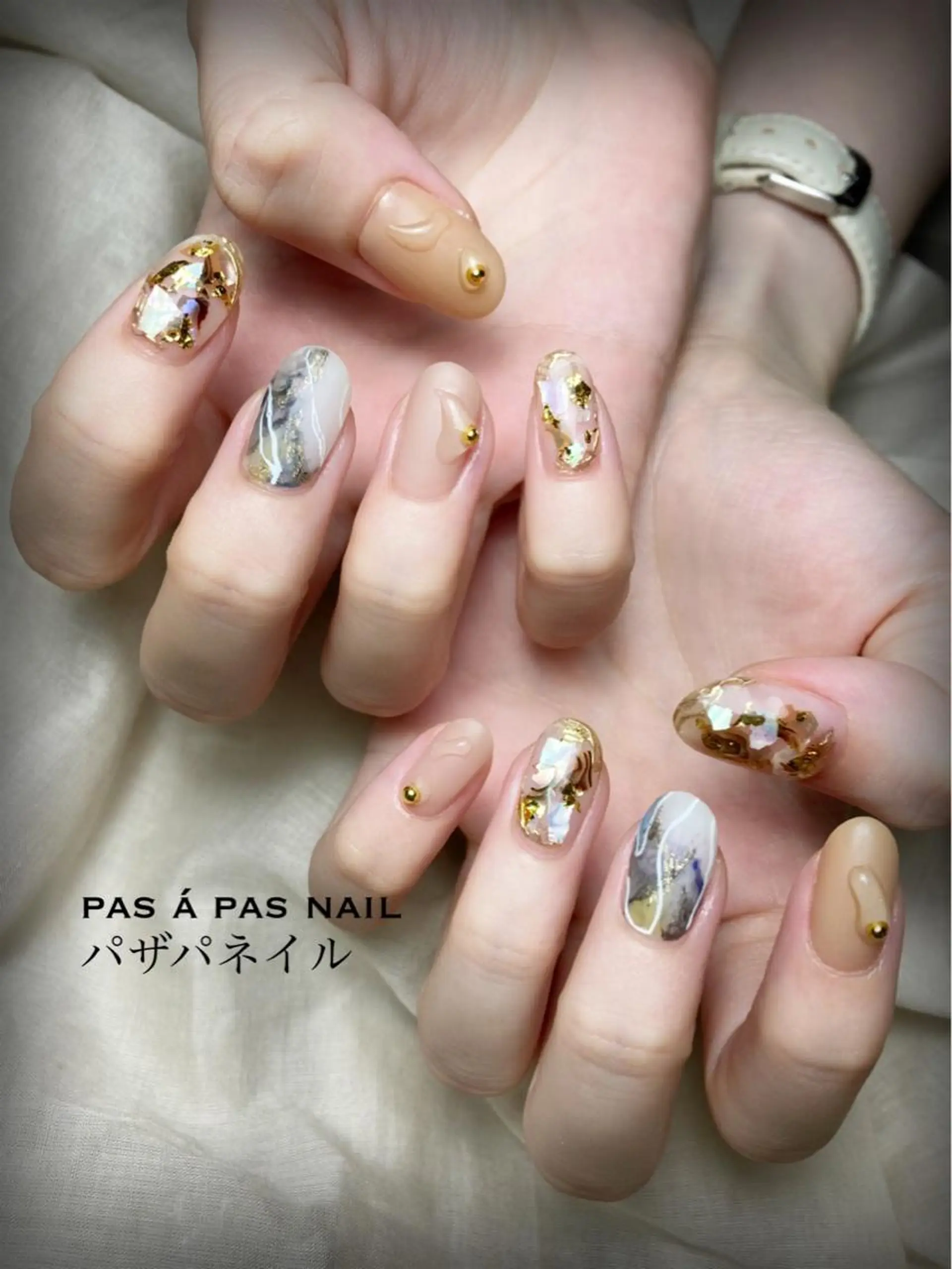 ミディアム ネイル ハンドネイル Yakko pas á pasのネイルデザイン