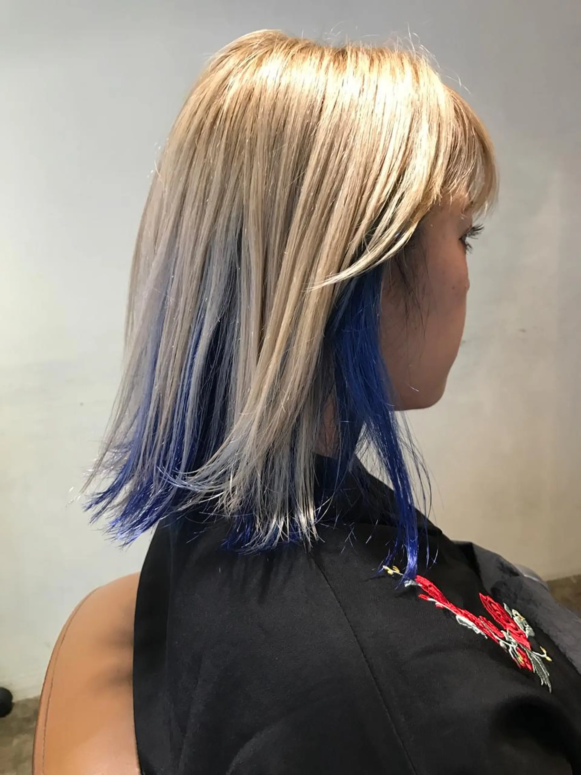 ミディアム カラー パーマ ヘアアレンジ メンズ キッズ ネイル マツエク・マツパ メンズインナーカラー ブルーカラー インナーカラー ブルー サロンドミルク 原宿のヘアスタイル