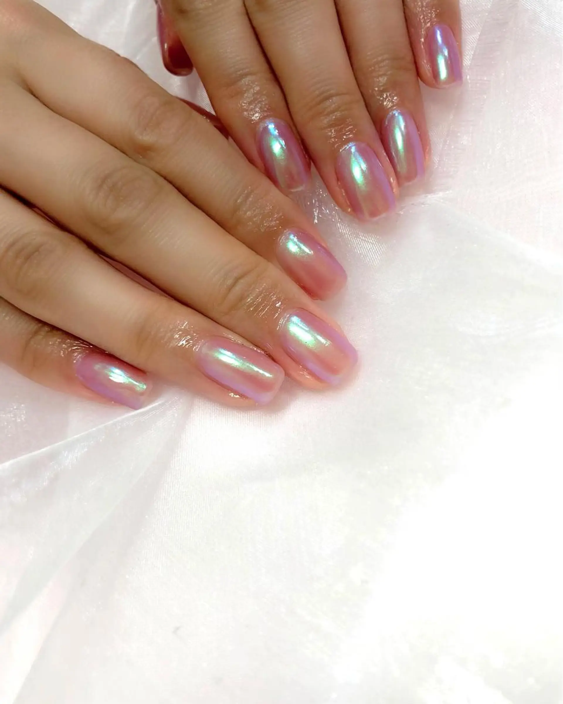 ネイル オーロラネイル ブルー ブラウン グリーン ピンク ハンドネイル 梅津 郁美のネイルデザイン
