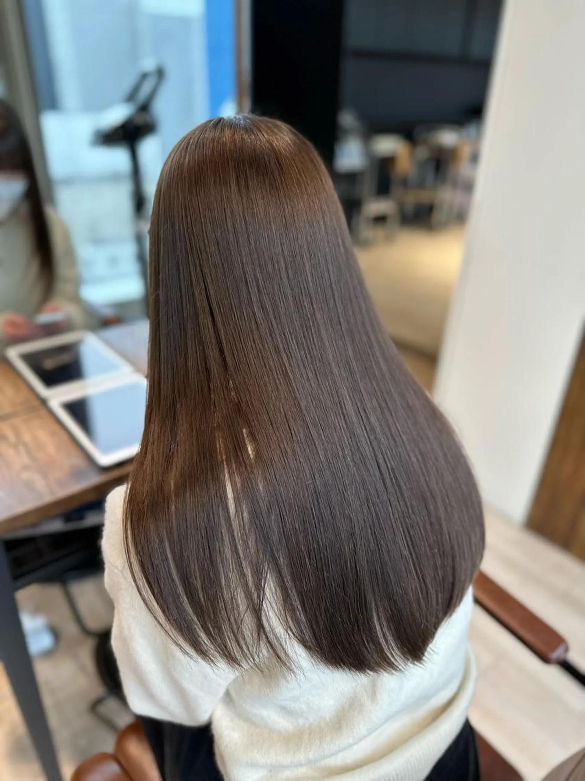 セミロング くびれヘア 顔まわりレイヤー 顔周りカット かきあげバング 韓国風ヘア ヘアカラー トリートメント 【1日2名様限定】 AFLOAT白川雄副のヘアスタイル