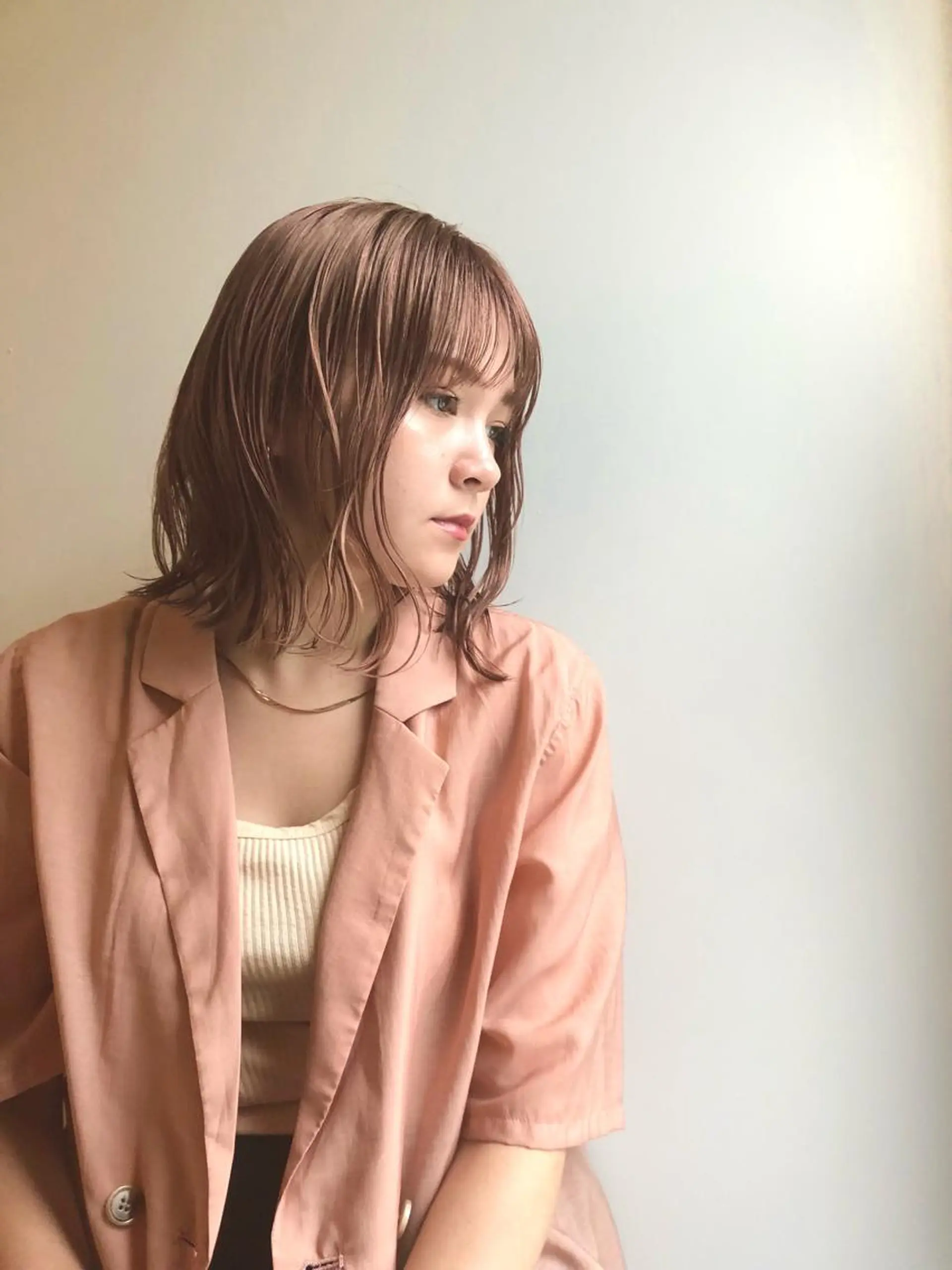 ミディアム カラー ⭐ハイトーンブリーチ ミルクティーピンクのヘアスタイル