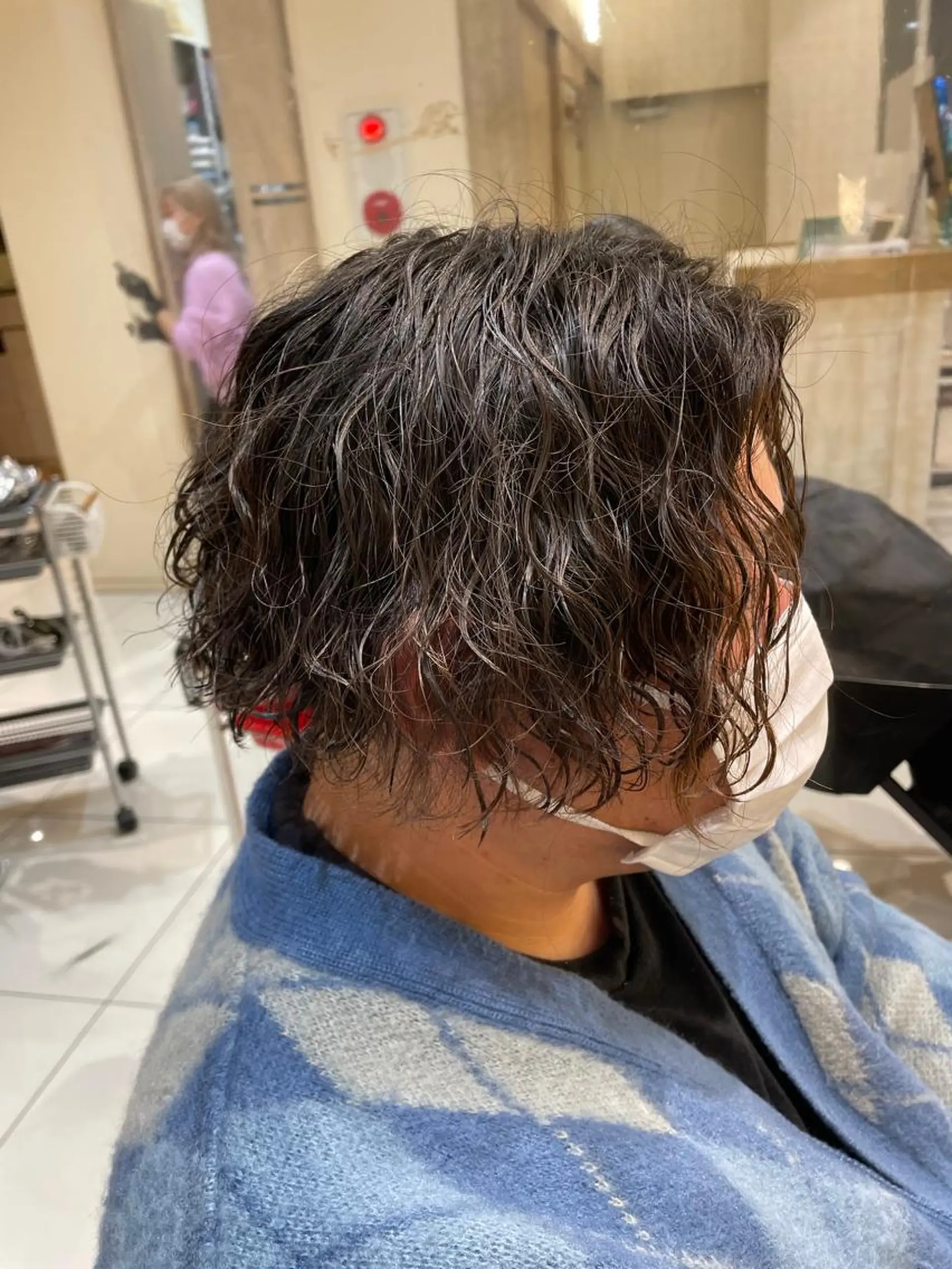 ミディアム パーマ メンズ ミディアムパーマ メンズブリーチ メンズパーマ ツイストスパイラルパーマ くせ毛 本厚木｜縮毛矯正/ 髪質改善/専門サロンのヘアスタイル