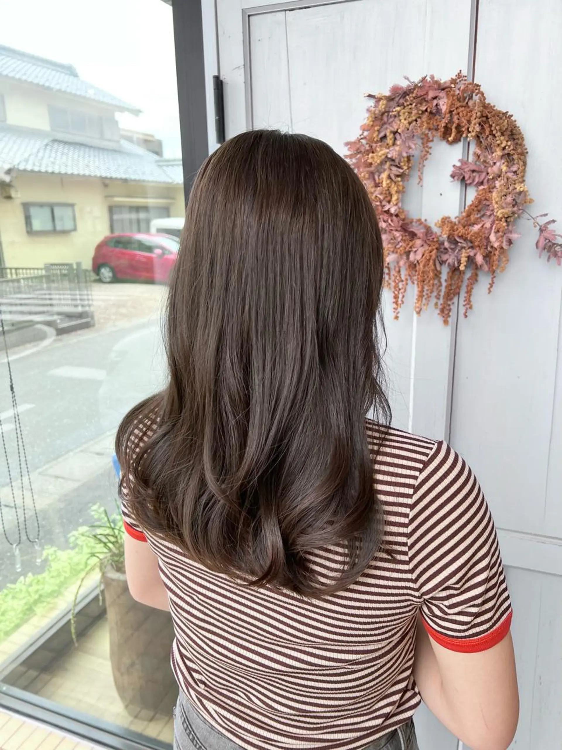ロング カラー ベージュカラー オリーブベージュ ヘアカラー トリートメント ツキダテ ユイのヘアスタイル