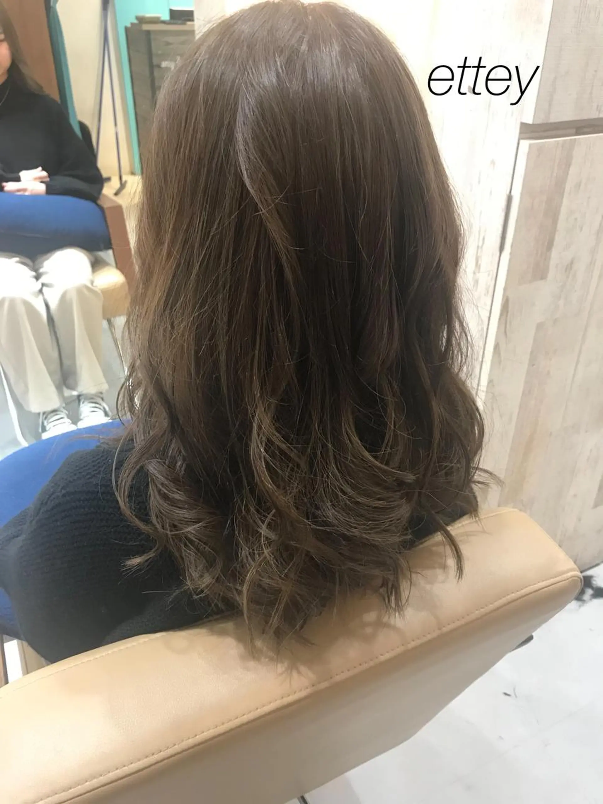 カラー ベージュカラー オリーブベージュ カット ヘアカラー 磧本 祐里恵のヘアスタイル