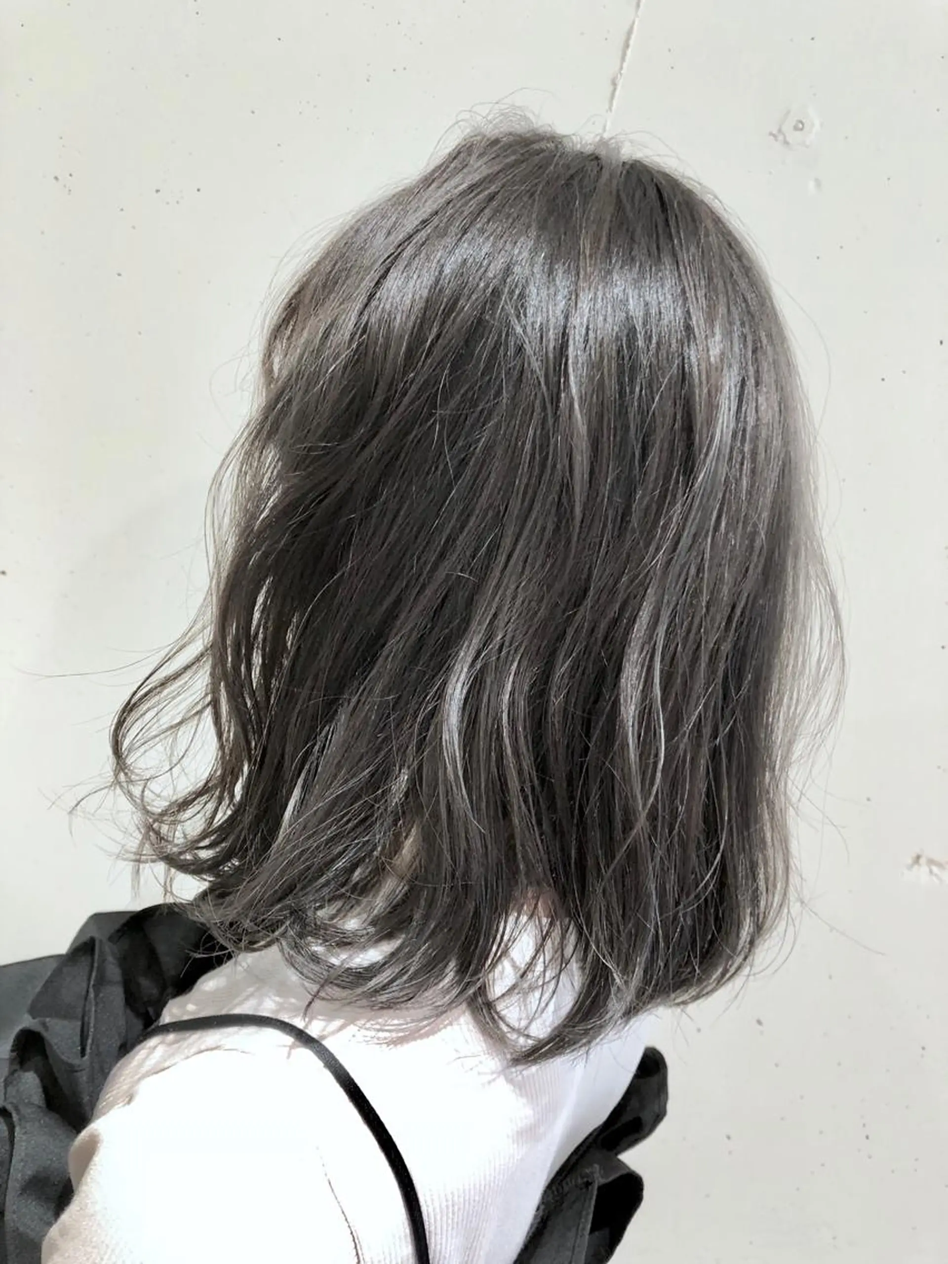 ミディアム カラー パーマ ヘアアレンジ ミディアムパーマ バレイヤージュ 黒髪 ブルーカラー ブルージュ 【ツヤ髪美容師】 ツダケイスケのヘアスタイル