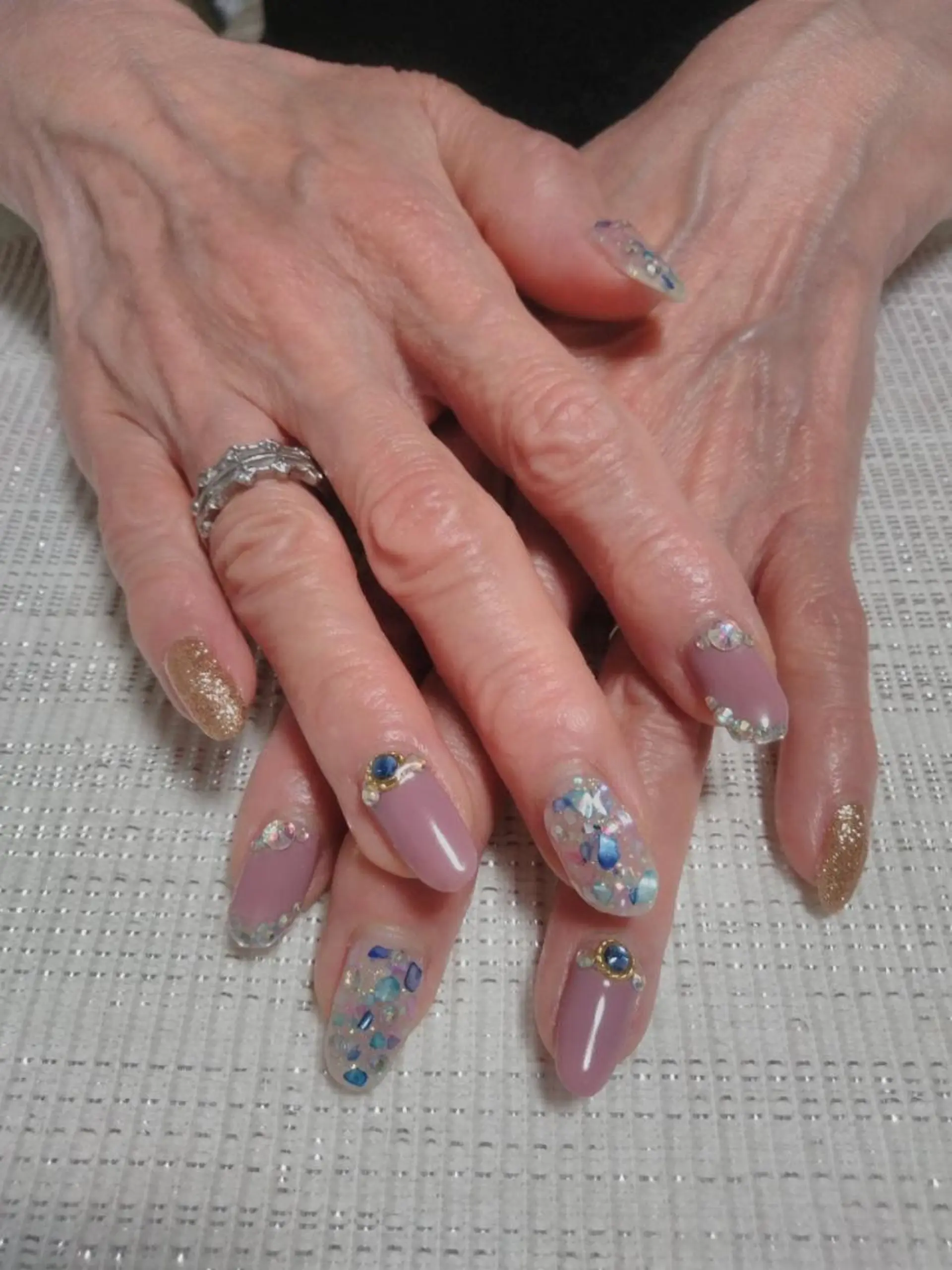 ネイル エステとネイル ローズコンフォートのネイルデザイン