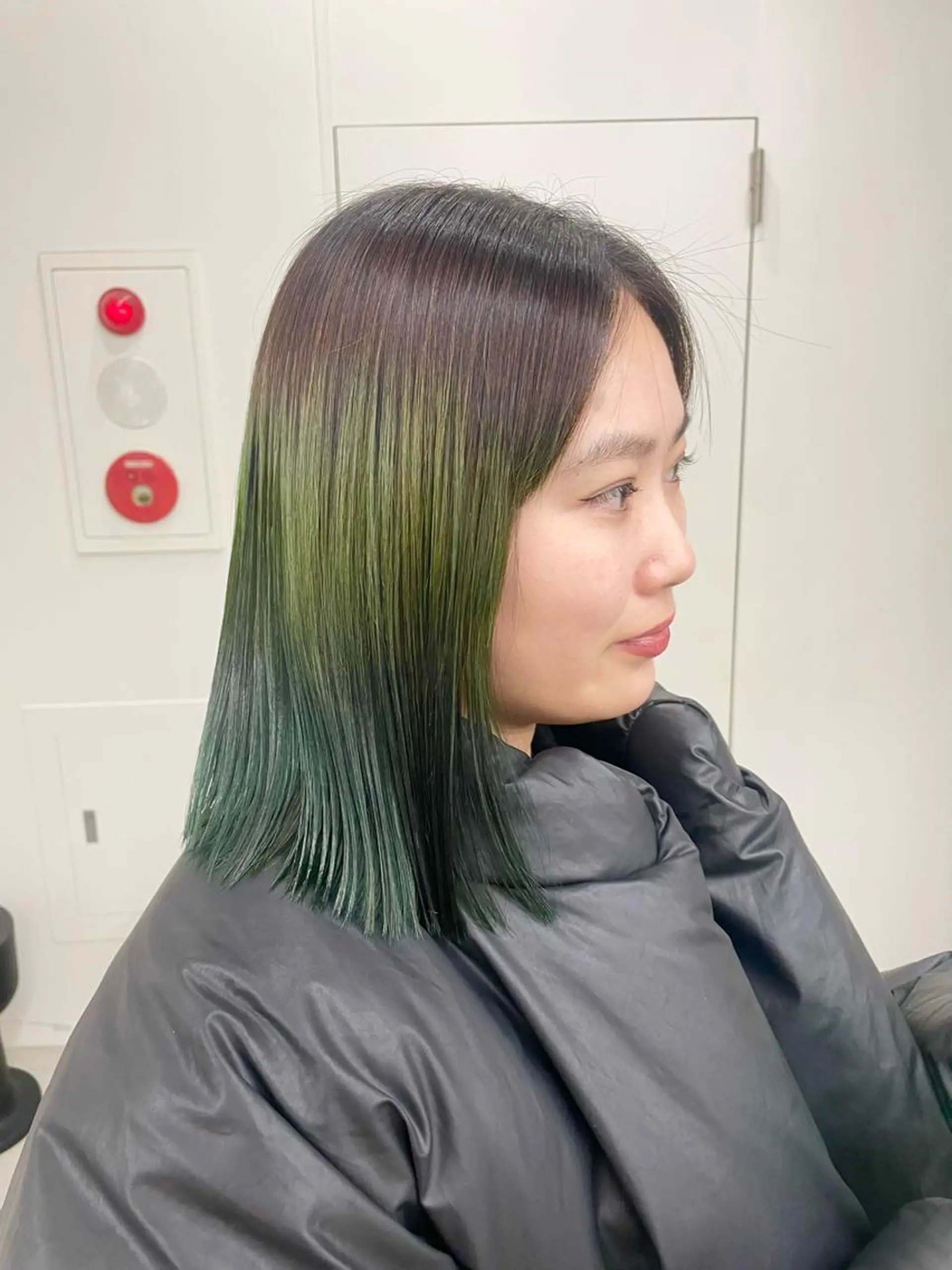ミディアム カラー パーマ ヘアアレンジ メンズ ミディアムパーマ メンズバレイヤージュ メンズブリーチ センターパート フェードカット ハイトーン/レイヤー 🌸さくらのヘアスタイル