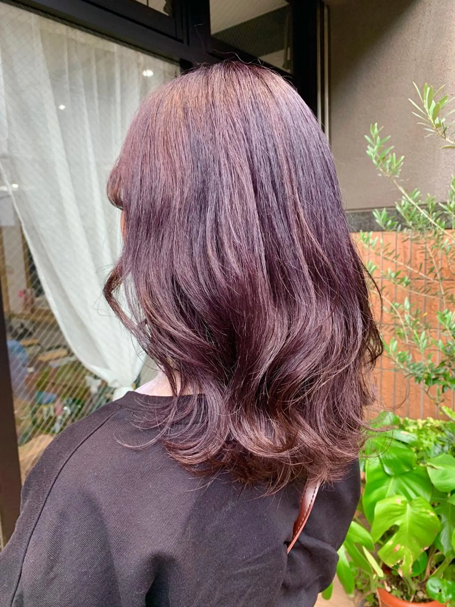 セミロング カラー パープルカラー いけだ　ひかり ハイライトくびれヘアのヘアスタイル