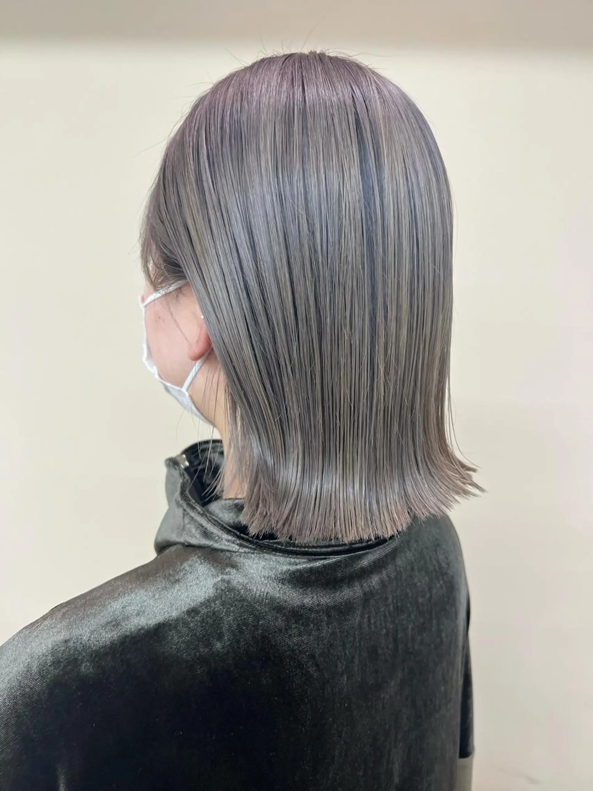 ミディアム カラー ブリーチ グレージュ ボブ kento レイヤーカットのヘアスタイル