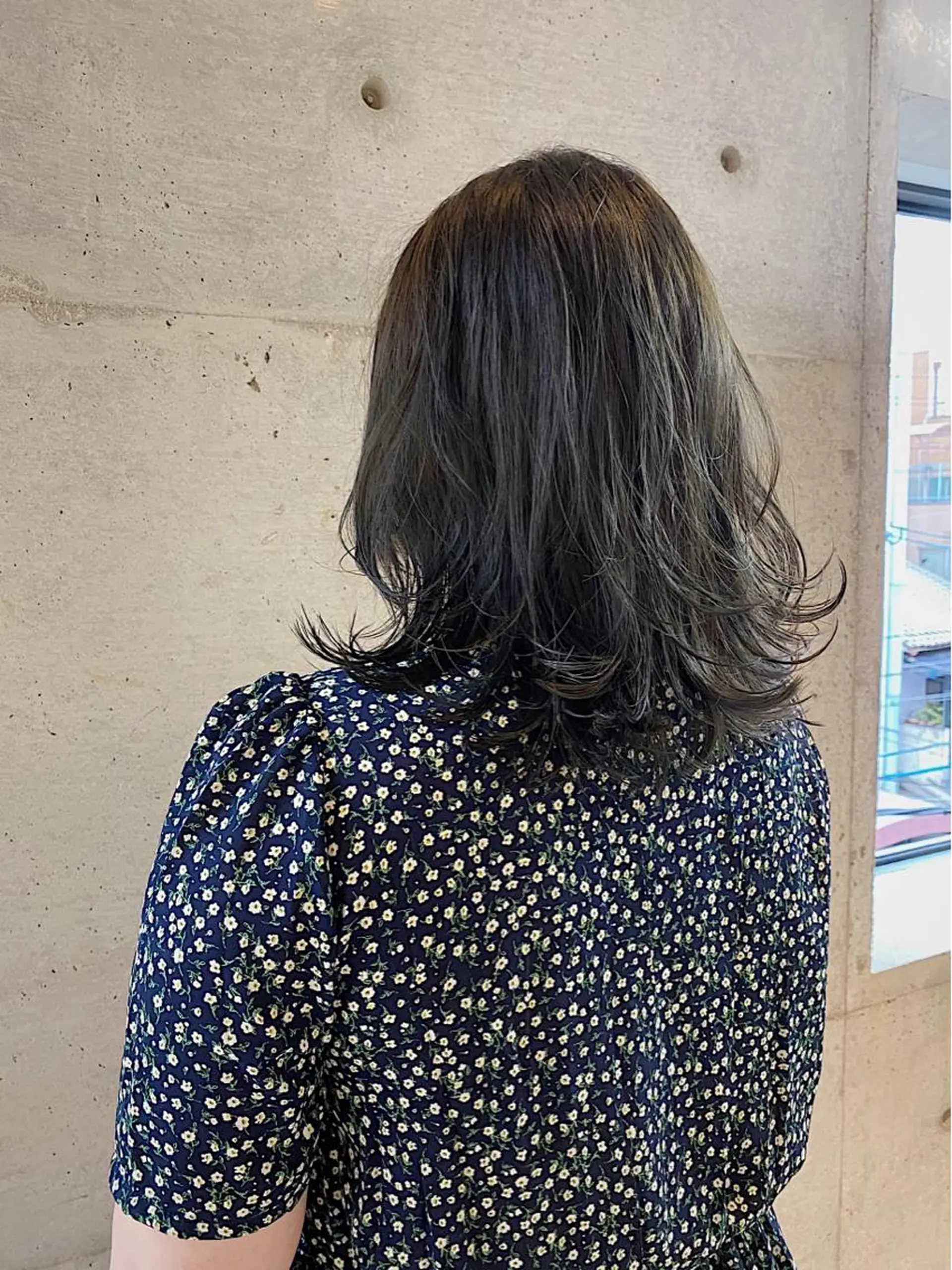 ミディアム アッシュ レイヤーカット son hair HIROEのヘアスタイル
