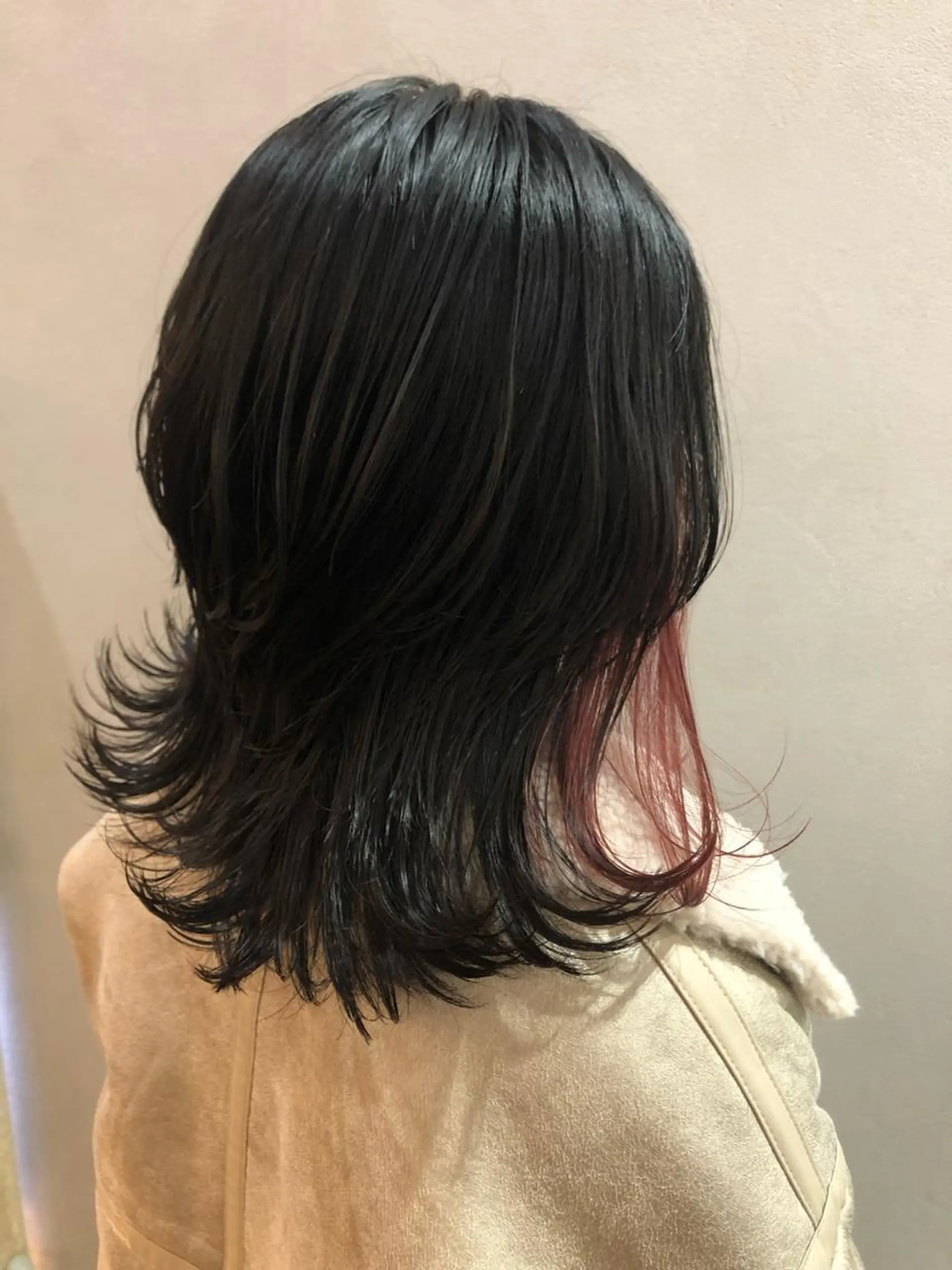 ミディアム カラー ヘアアレンジ インナーカラー ウルフカット 髪質改善/ ツヤ髪カラー/高井のヘアスタイル