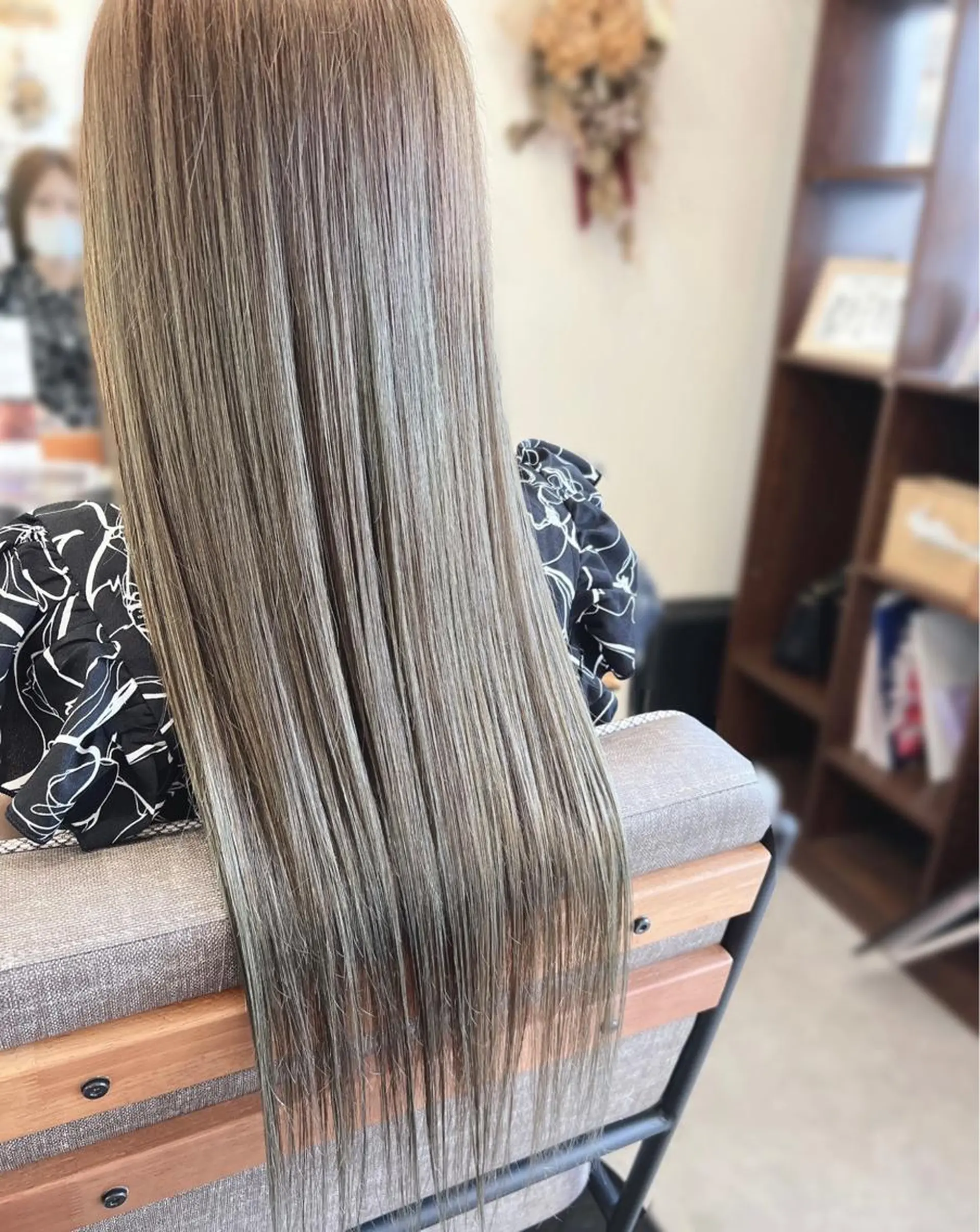 ロング カラー ベージュカラー オリーブベージュ hair works raptureのヘアスタイル