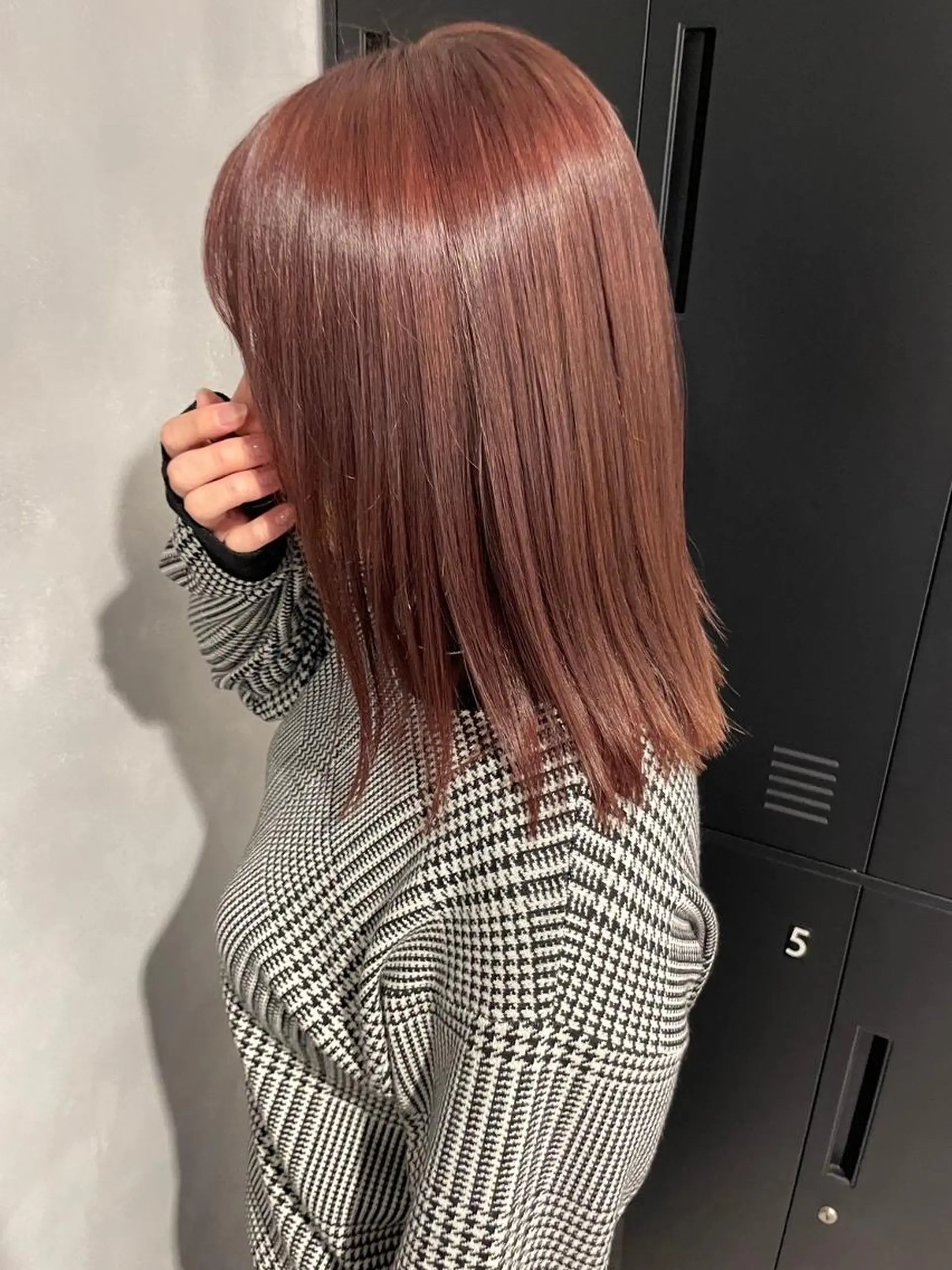 ミディアム カット ヘアカラー MIA スタイリストのヘアスタイル