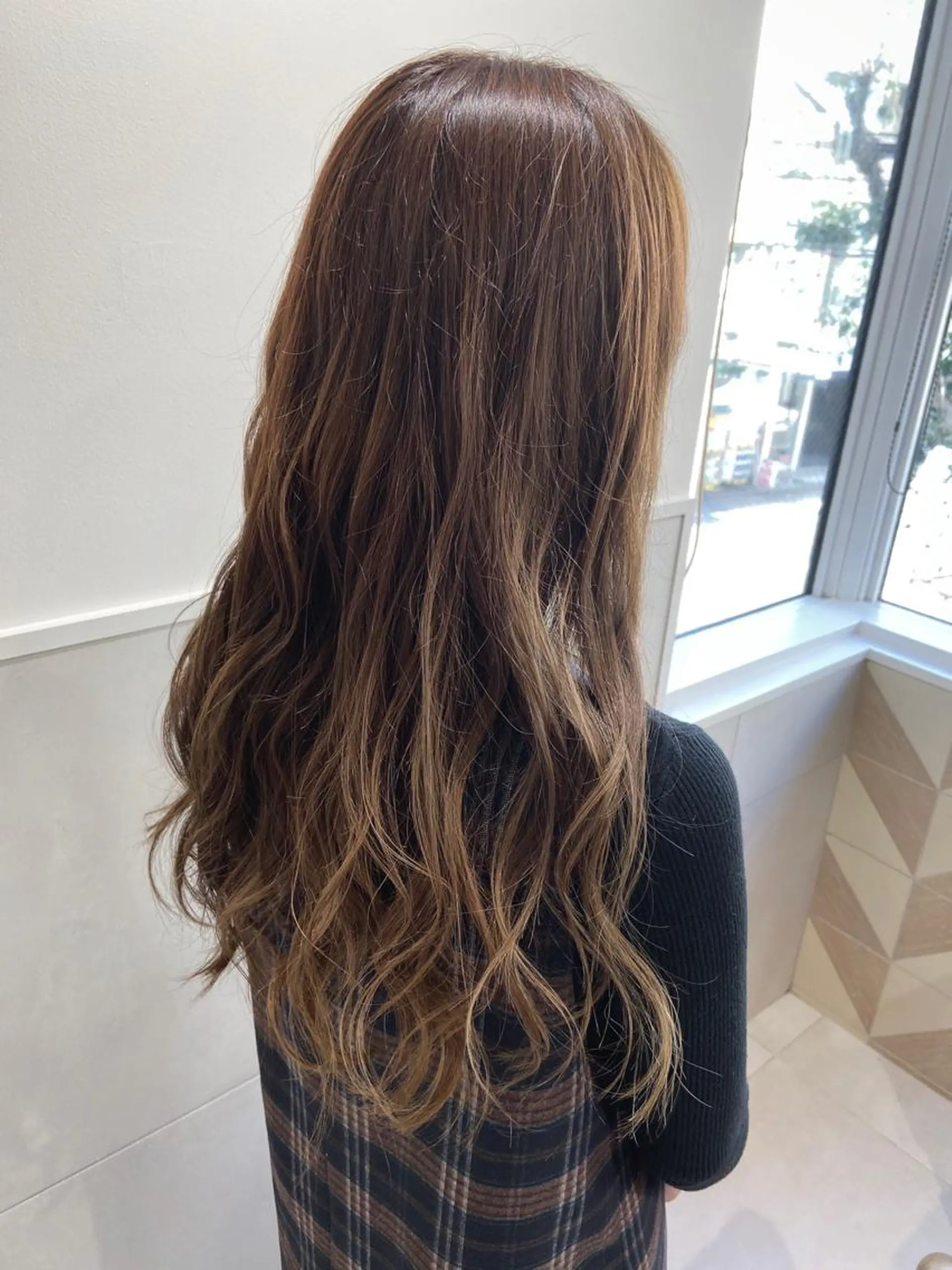 ロング カラー ベージュカラー ヘアカラー ヘッドスパ 小栗 麻衣のヘアスタイル