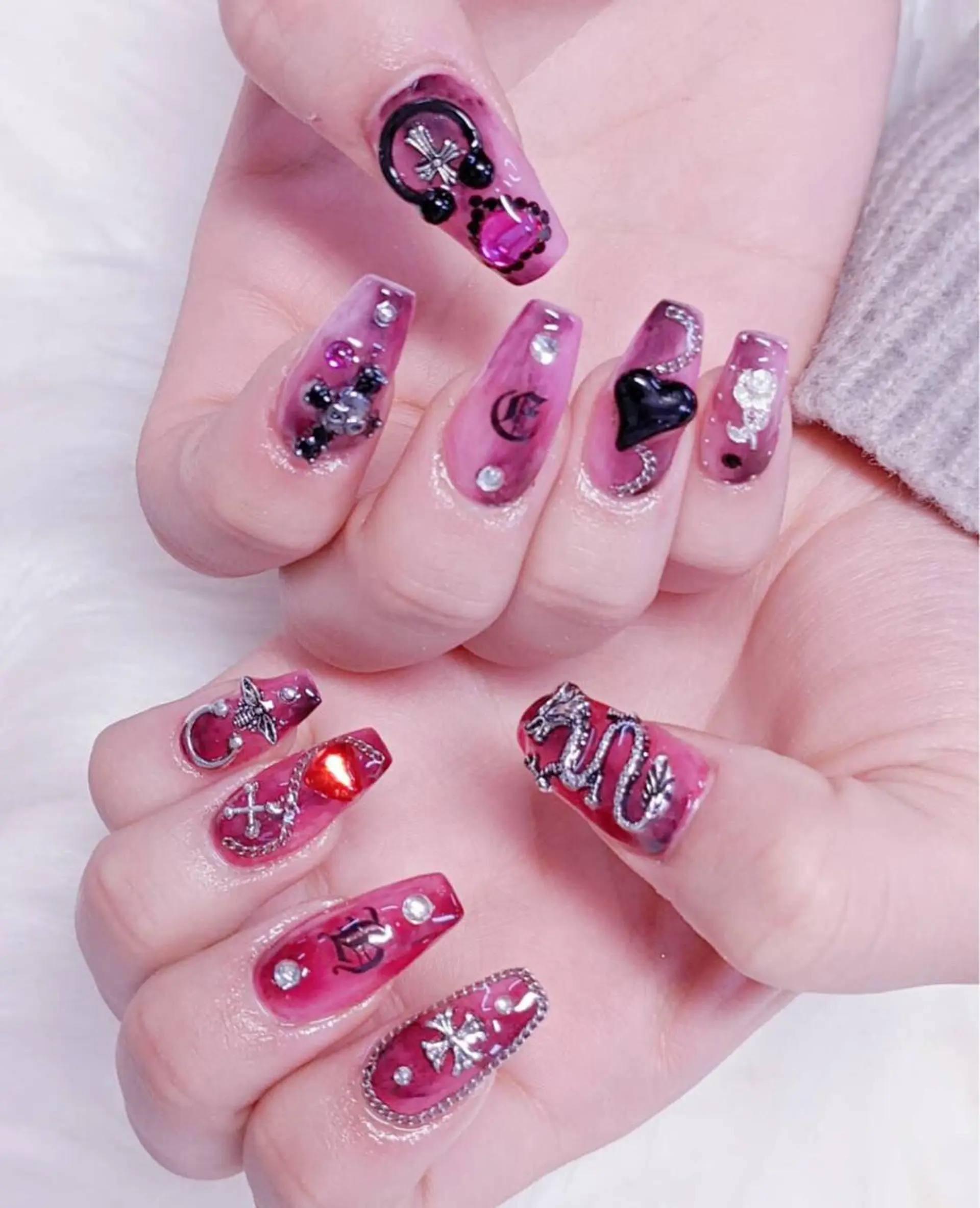 ネイル ハンドネイル MoonNail ユリ🌸のネイルデザイン