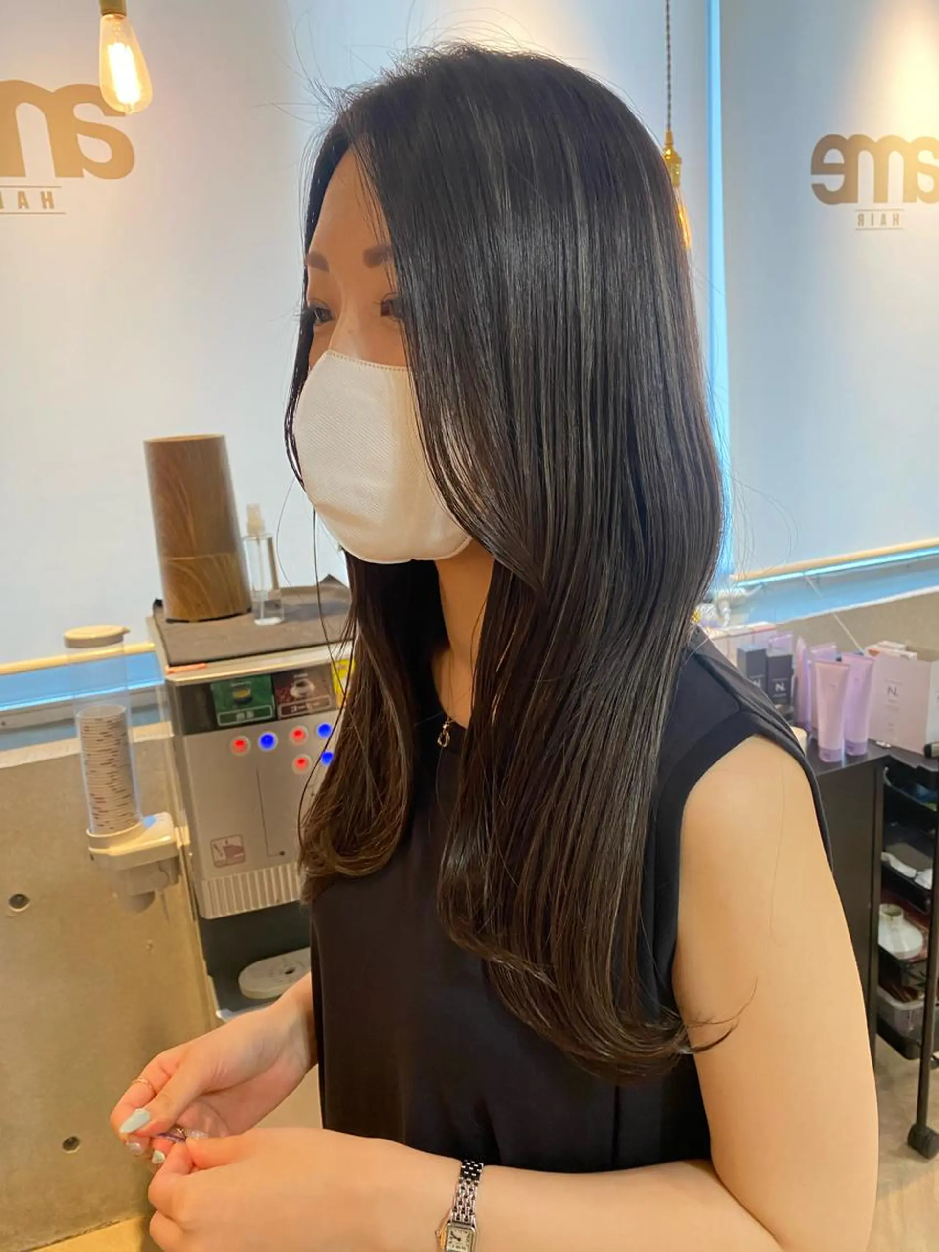 ロング ハイライト ヘアカラー 西山 恵太郎のヘアスタイル