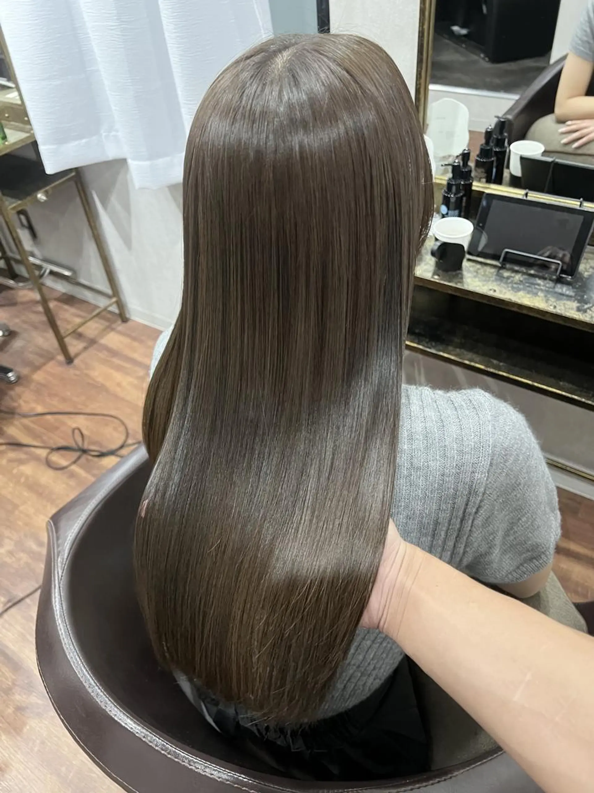 ロング カット トリートメント アンダーバーホワイト 堺東店のヘアスタイル