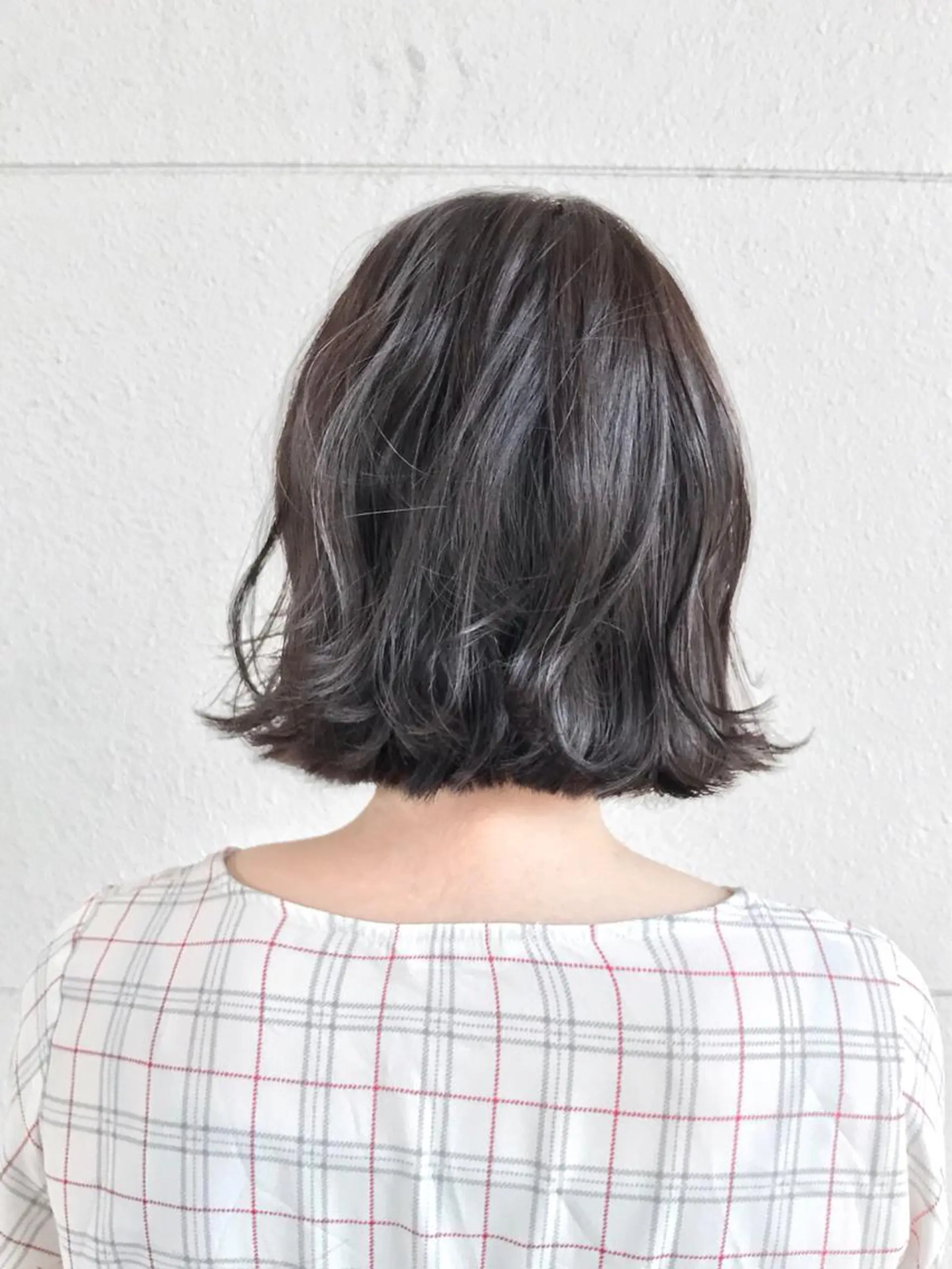 ショート カラー 透明感カラー グレージュ ボブ 外ハネヘア ボブ・レイヤーカット 吉敷航一のヘアスタイル