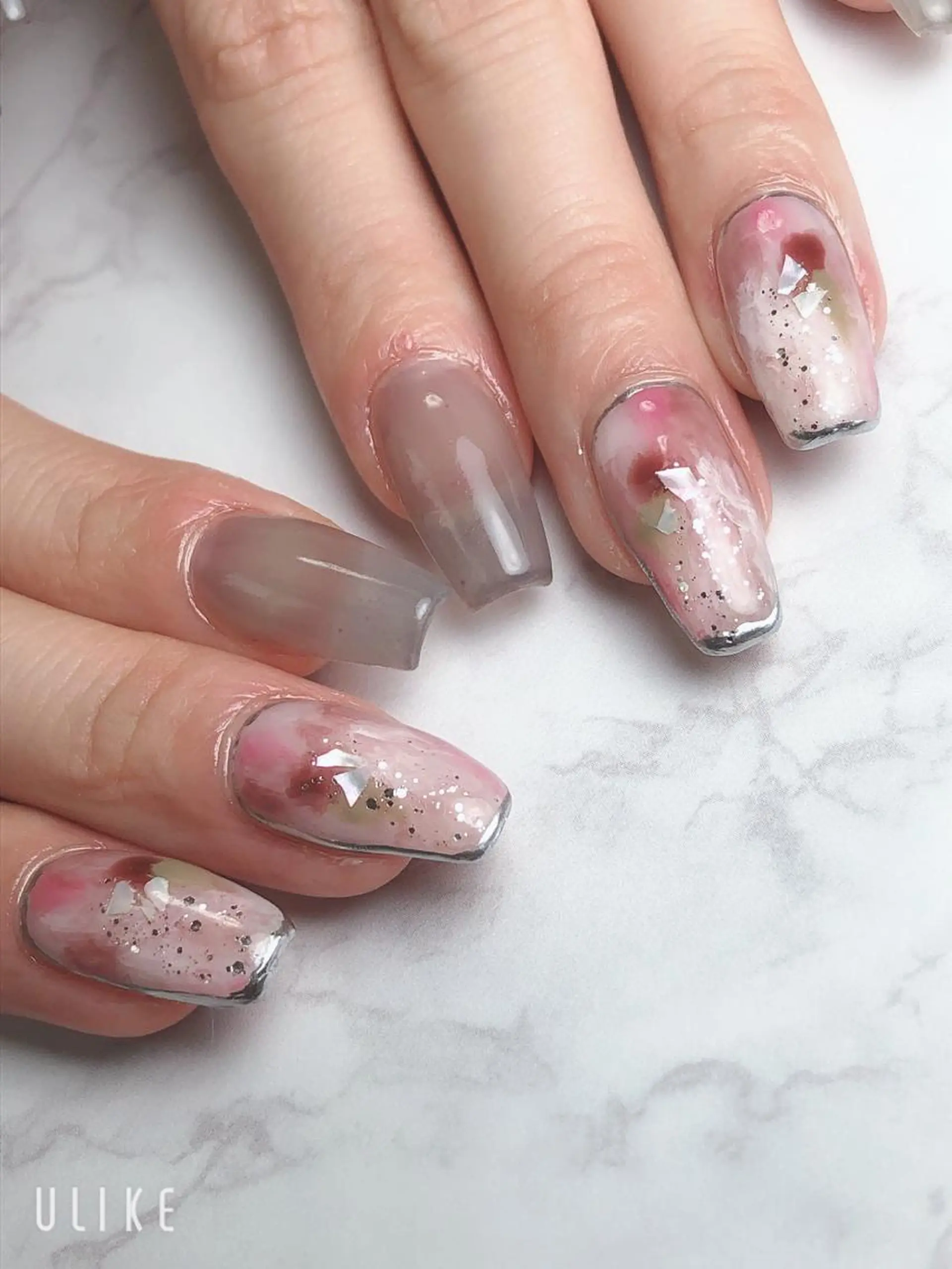 ネイル ニュアンスネイル シルバー Nailsalon Luanaのネイルデザイン