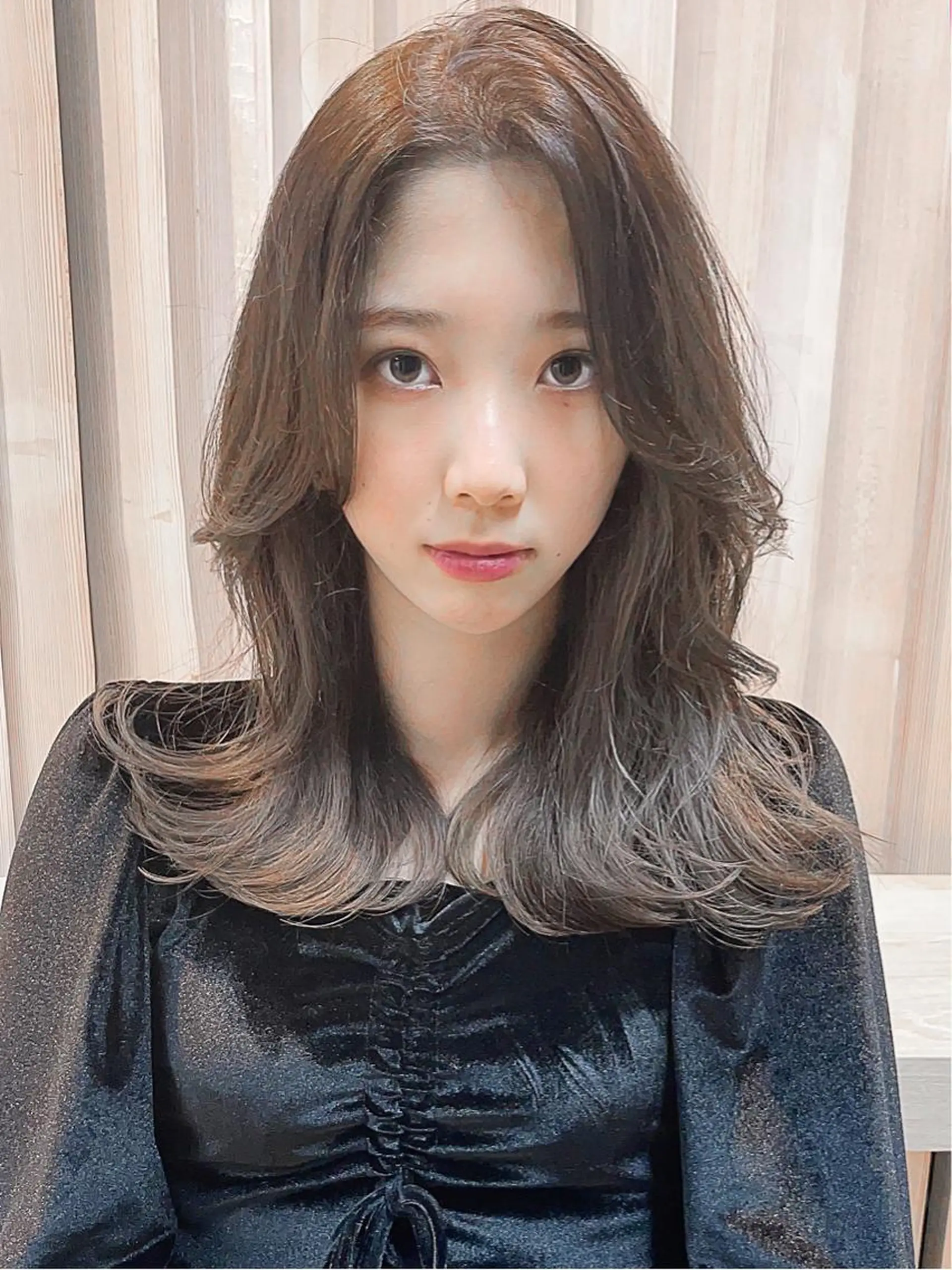 セミロング カラー 韓国風ヘア レイヤーカット neaf六本木所属・韓国風レイヤー ショート/犬塚 優介のヘアスタイル