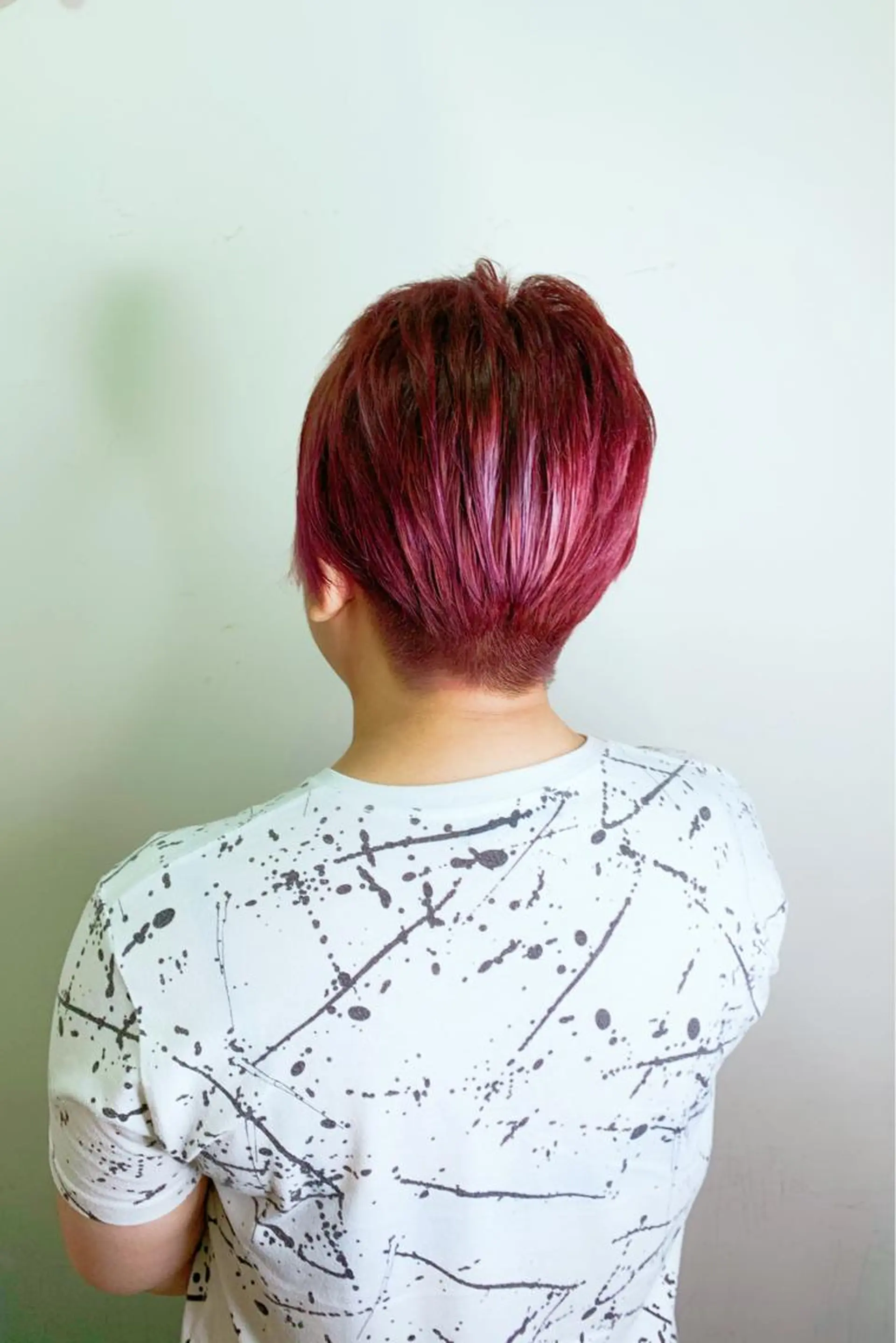 ショート カラー 西村 真実子のヘアスタイル