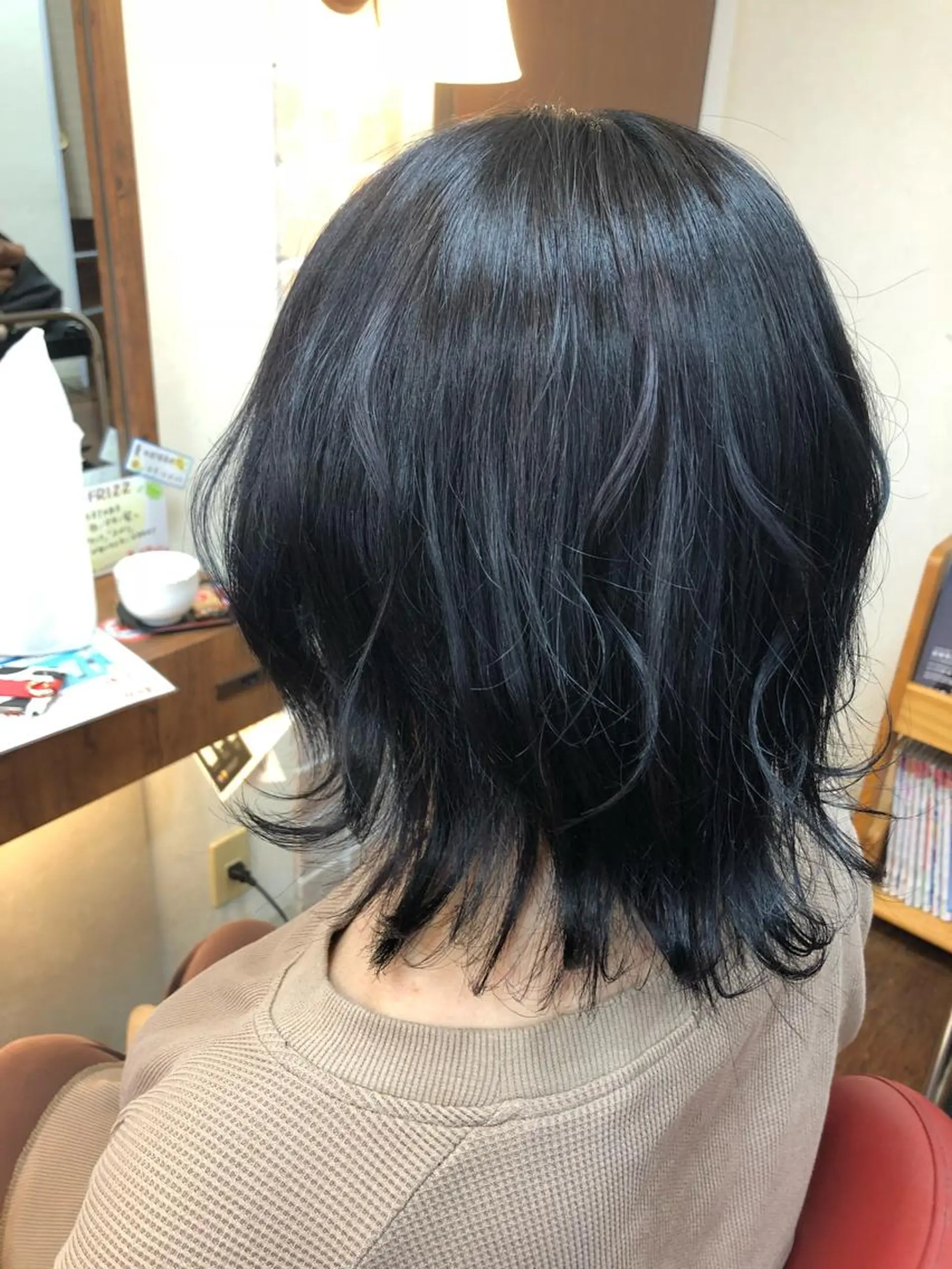 ショート カラー 黒髪 ブリーチ ブルーカラー ブルーブラック 透明感カラー ヘアカラー トリートメント 大野 まゆのヘアスタイル