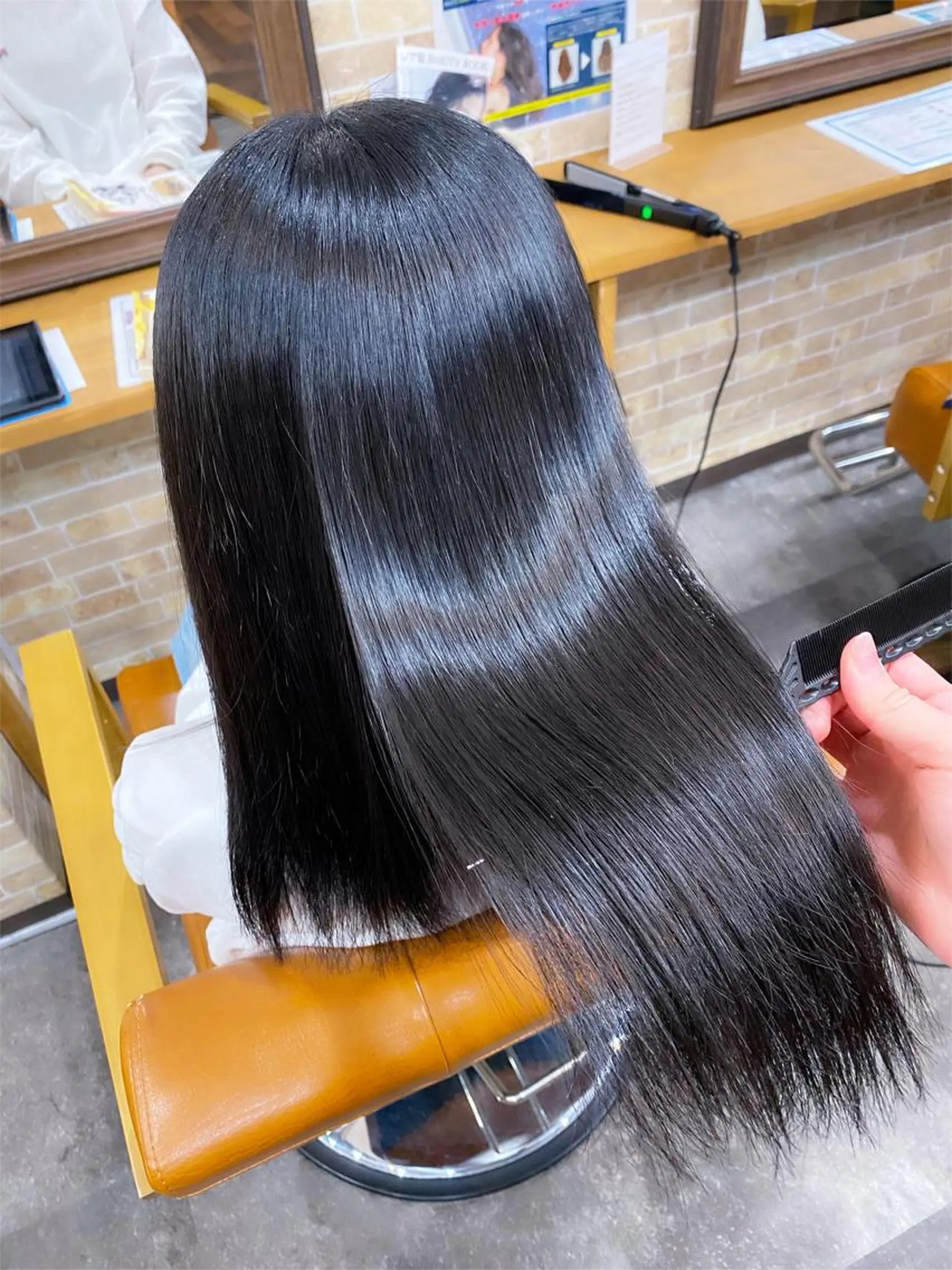 セミロング 縮毛矯正 カット 縮毛矯正 トリートメント 美髪ヘア 🤍erikaのヘアスタイル