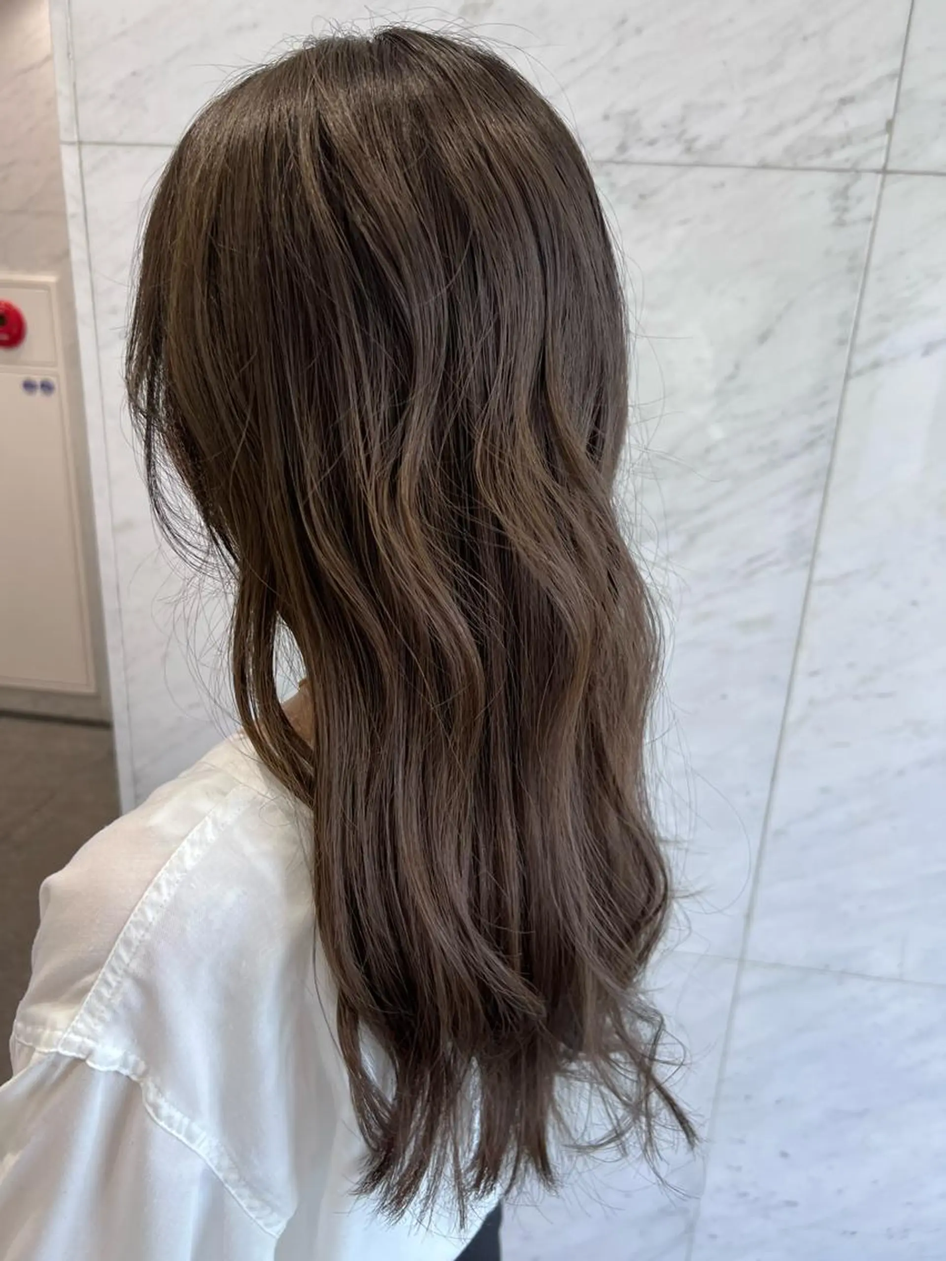 ミディアム カラー ブリーチ グレージュ ヘアカラー ベイリコルド　アトリ 店長　宮城一真のヘアスタイル