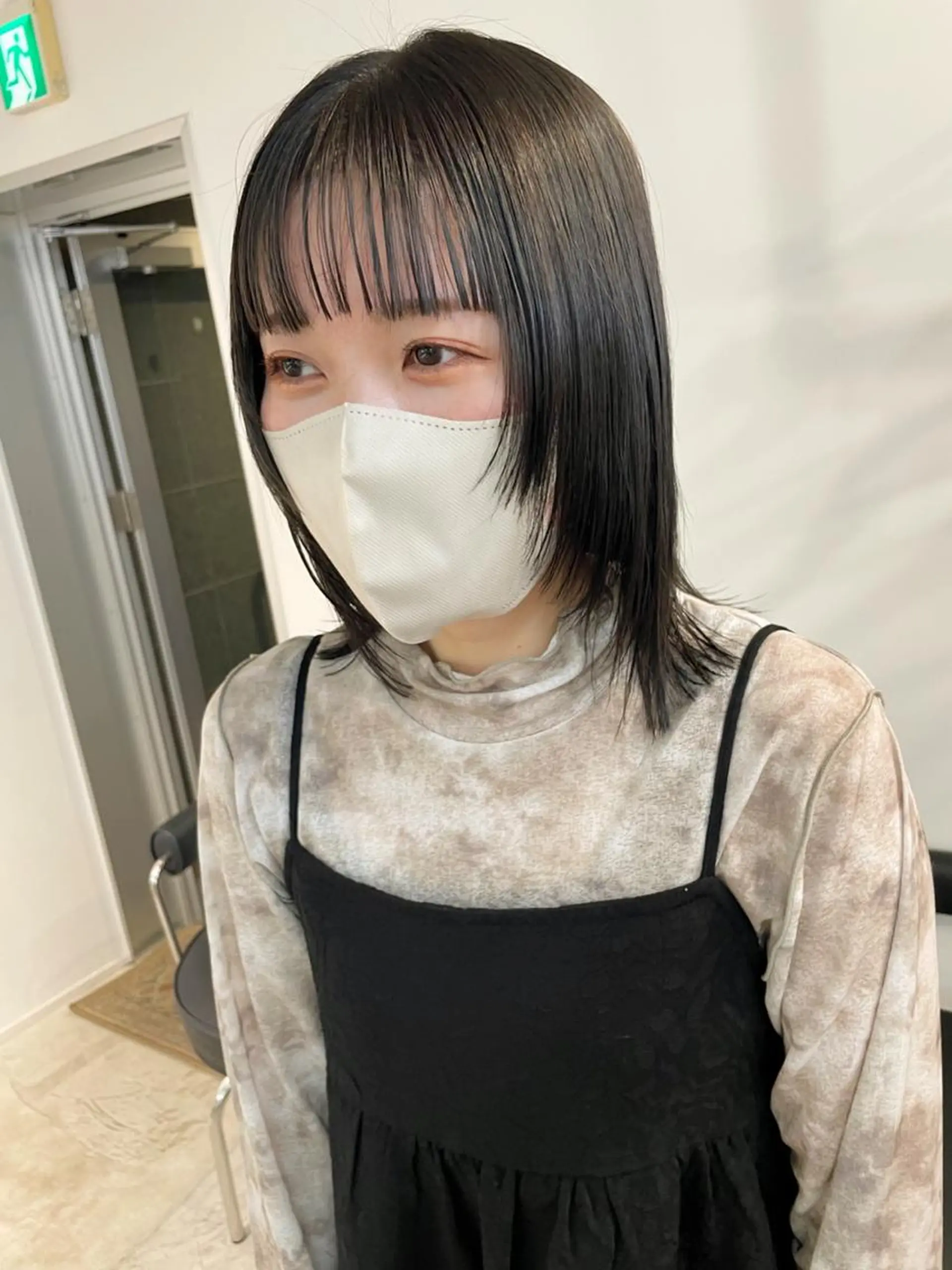 ミディアム 顔まわりレイヤー レイヤーカット ワイドバング カット ヘアカラー トリートメント fit/ madokaのヘアスタイル