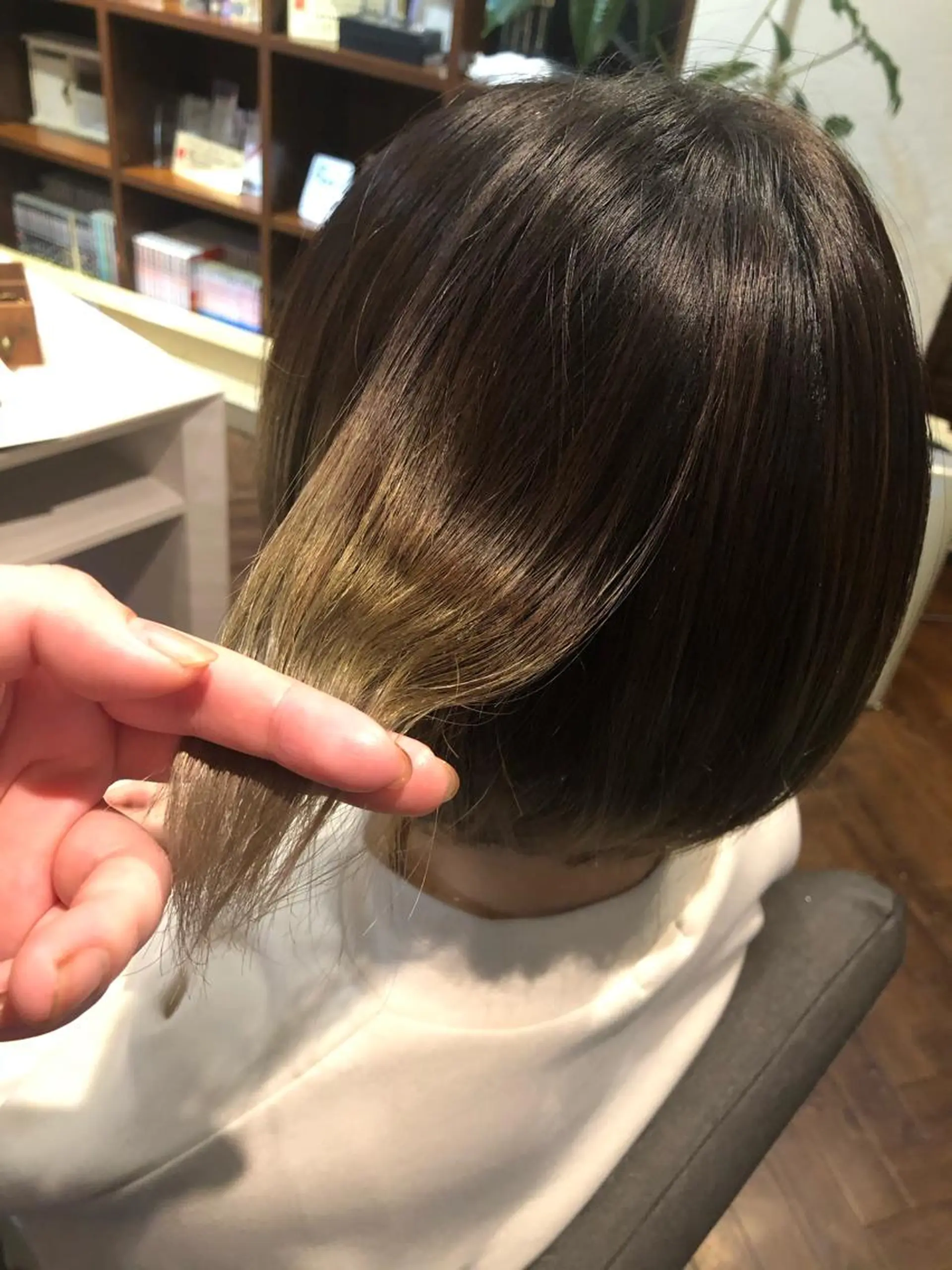 ショート カラー 髪質改善 加茂 綾香のヘアスタイル