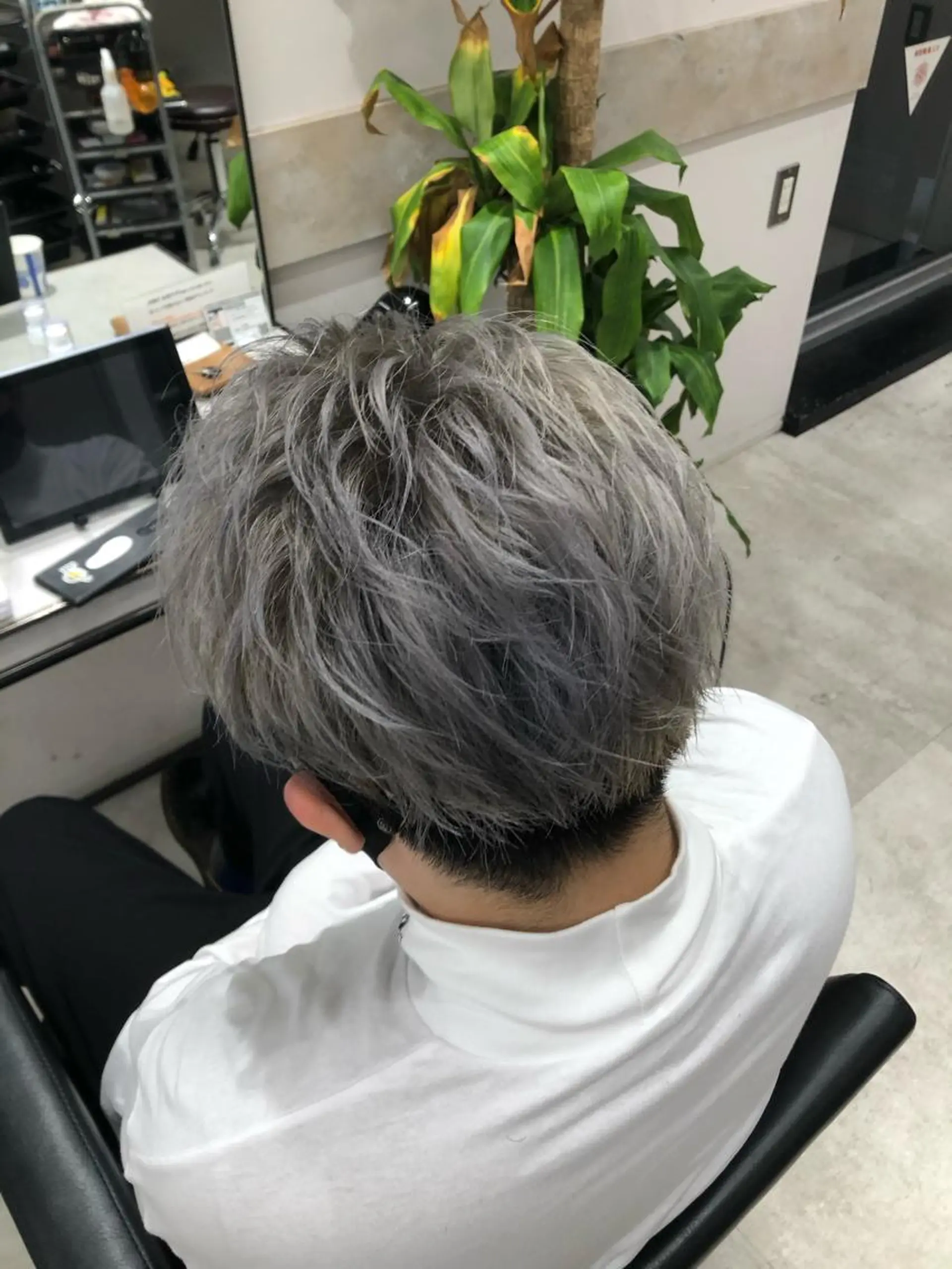 ショート カラー ハイトーン×レイヤー ／遠藤将太のヘアスタイル