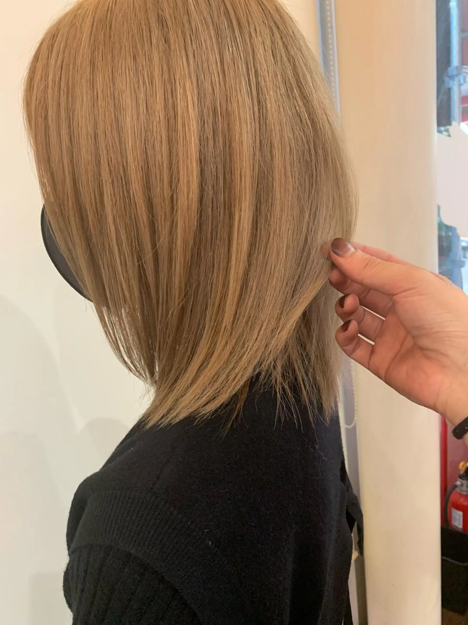 ミディアム カラー ヘアアレンジ ベージュカラー 今村公介 ブリーチ特化、派手髪のヘアスタイル