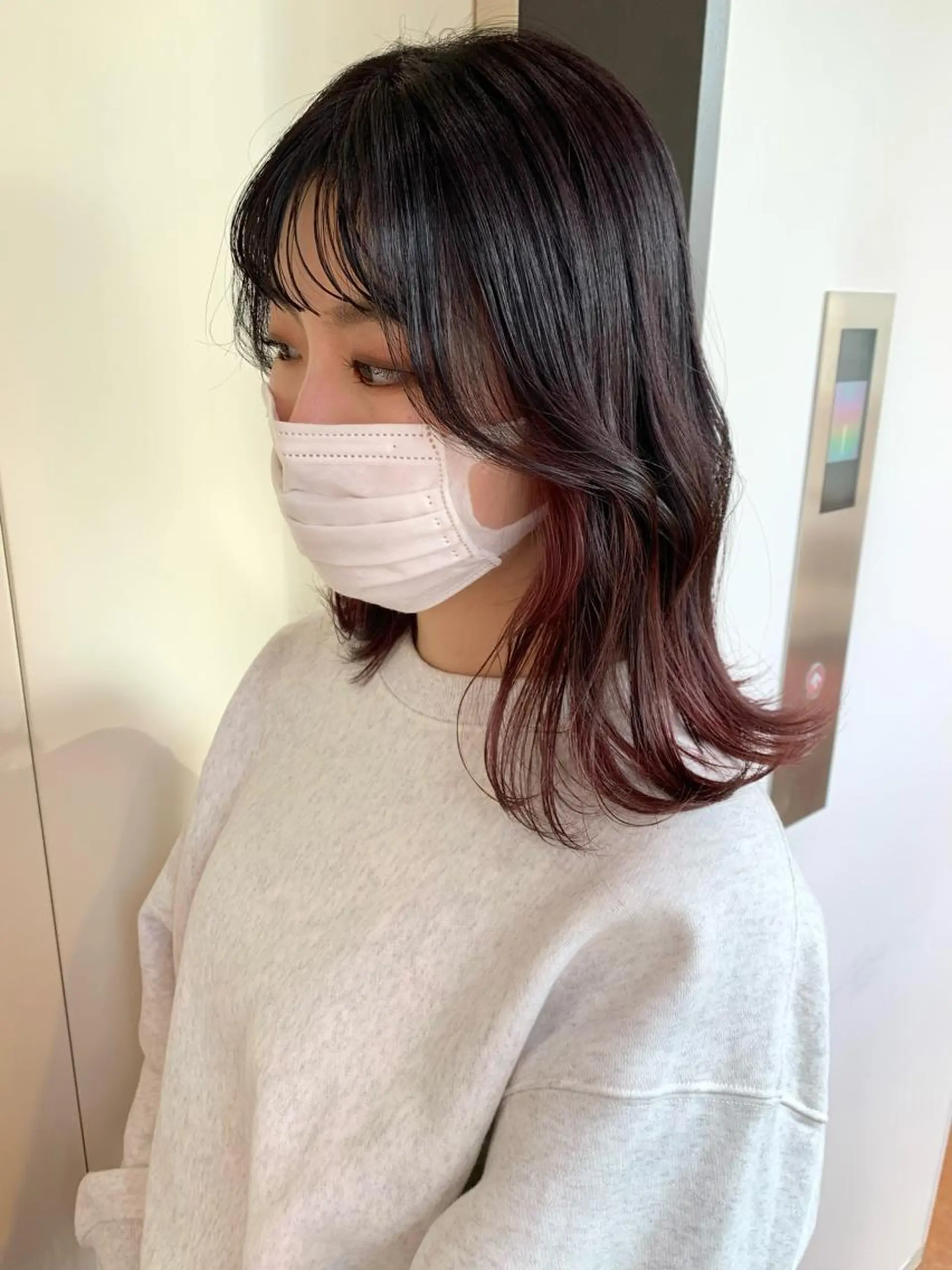 ミディアム カラー ヘアカラー SAKINO． ベージュカラーのヘアスタイル