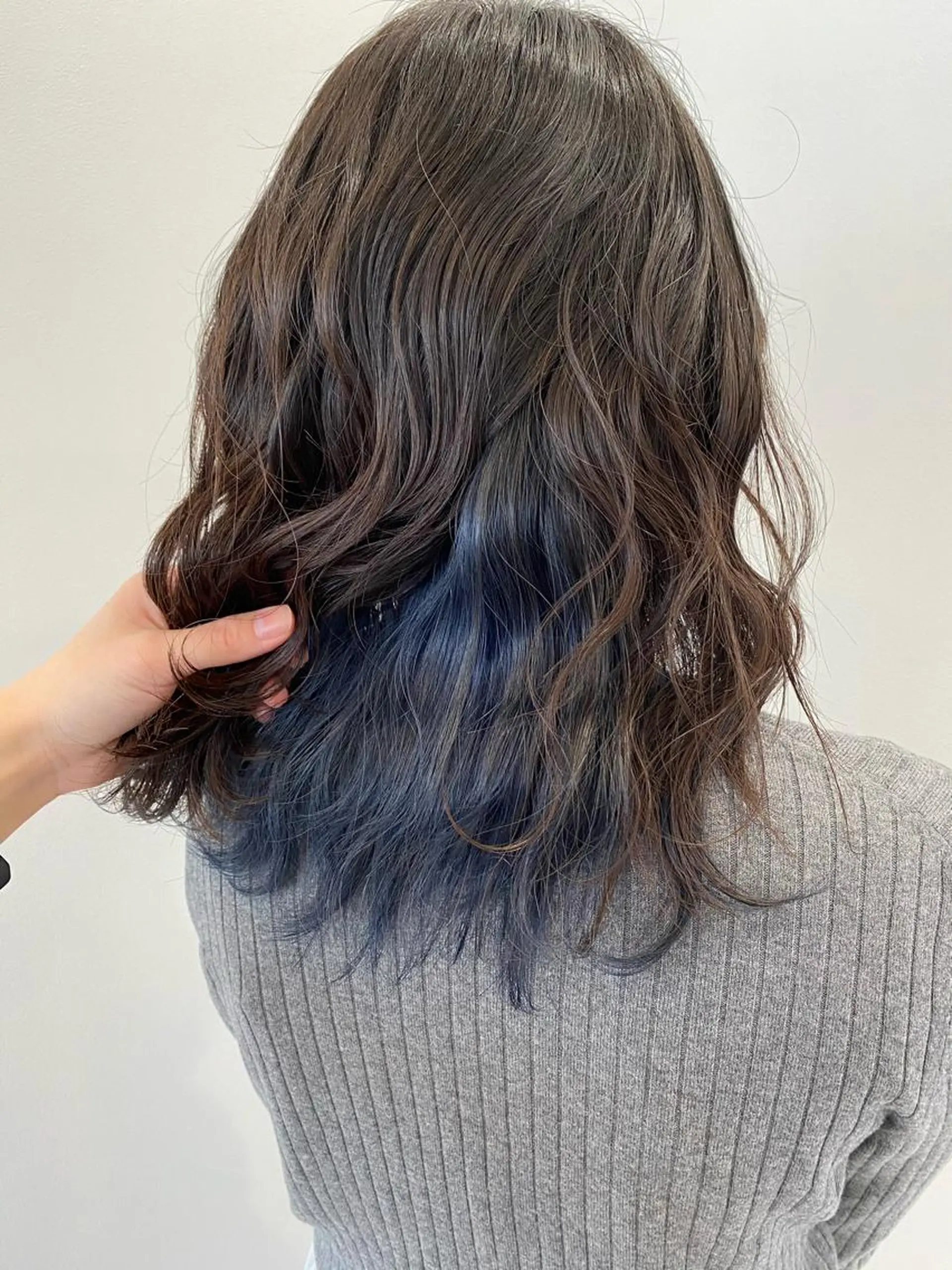 セミロング カラー ブルーカラー インナーカラー 有馬ミク🌈 似合わせ美容師のヘアスタイル