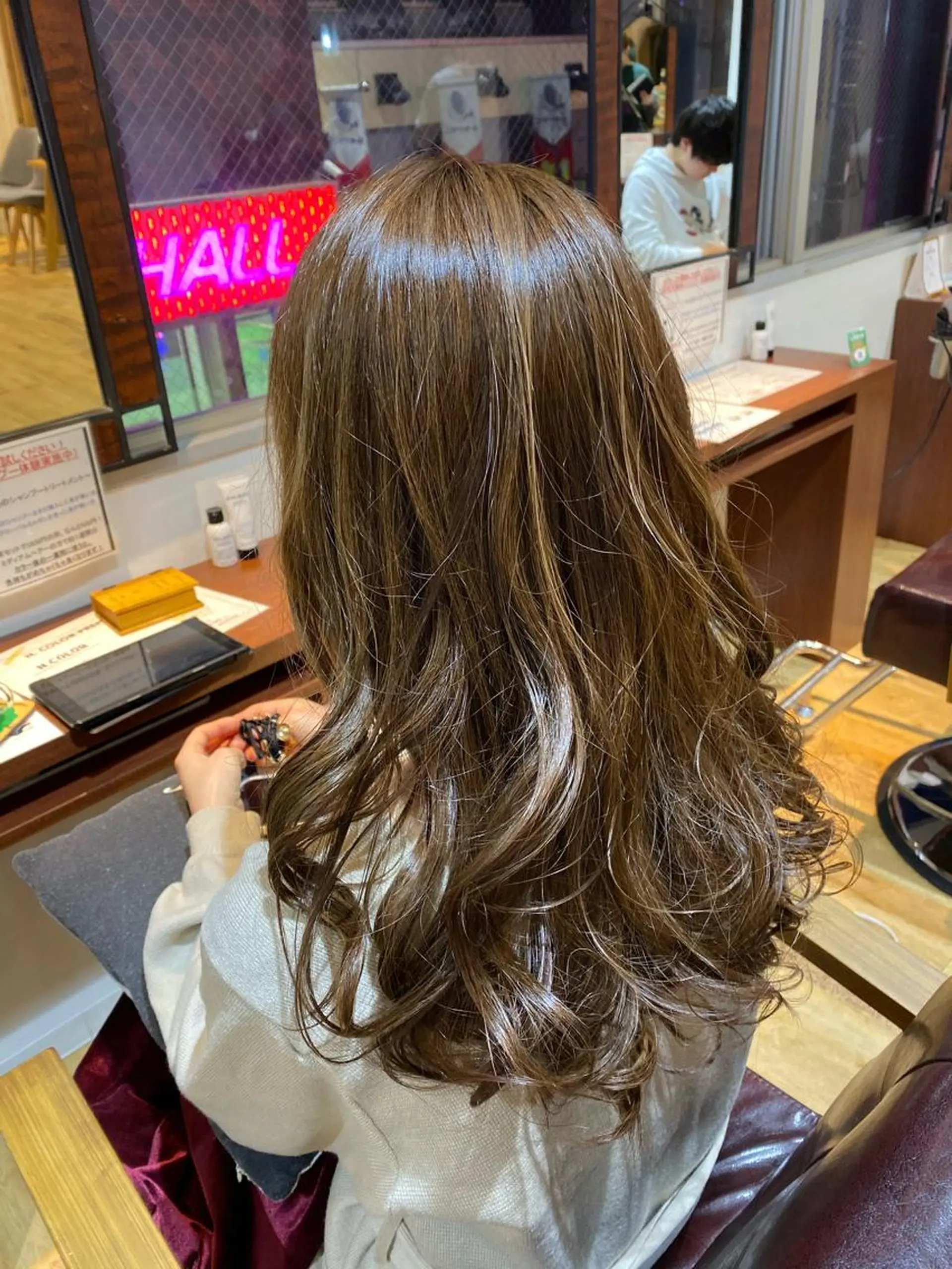 セミロング カラー ベージュカラー イルミナカラー オリーブベージュ カット ヘアカラー トリートメント Kazu .Kのヘアスタイル