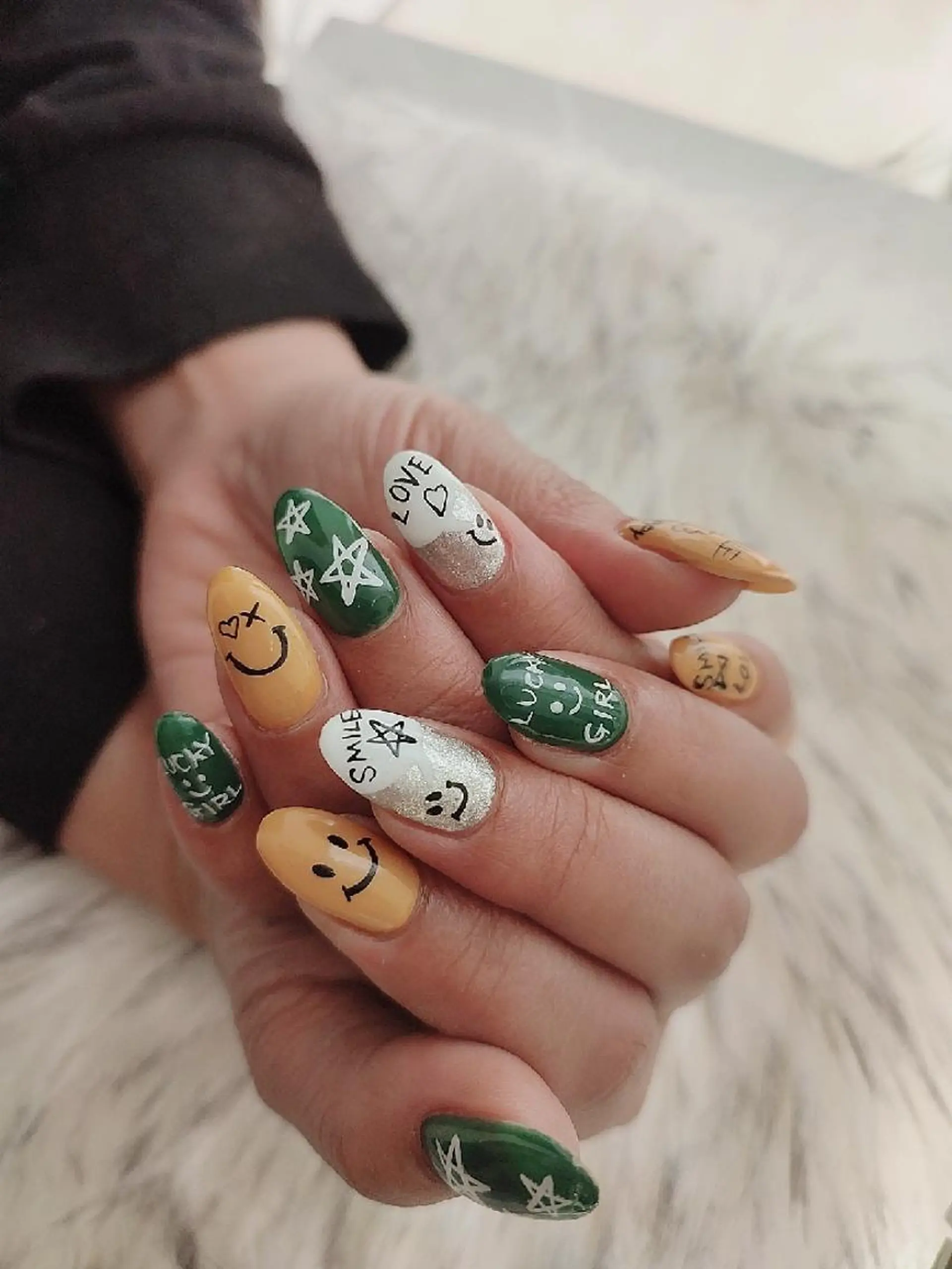 ネイル ハンドネイル RUNWAY 　　の眉毛・アイブロウイメージ