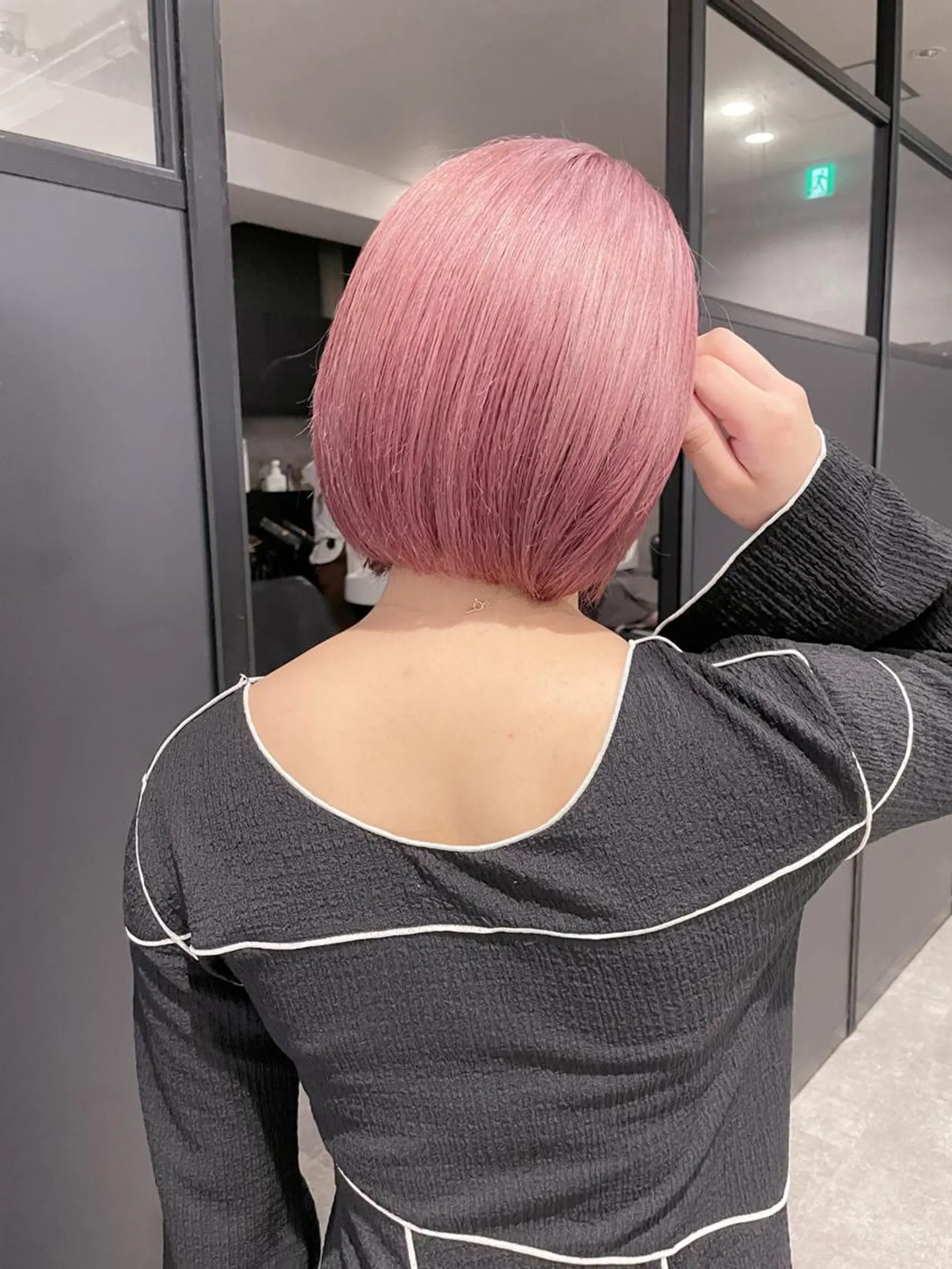 カラー カット ヘアカラー トリートメント ＿WHITE鳳店 アンダーバーホワイトのヘアスタイル