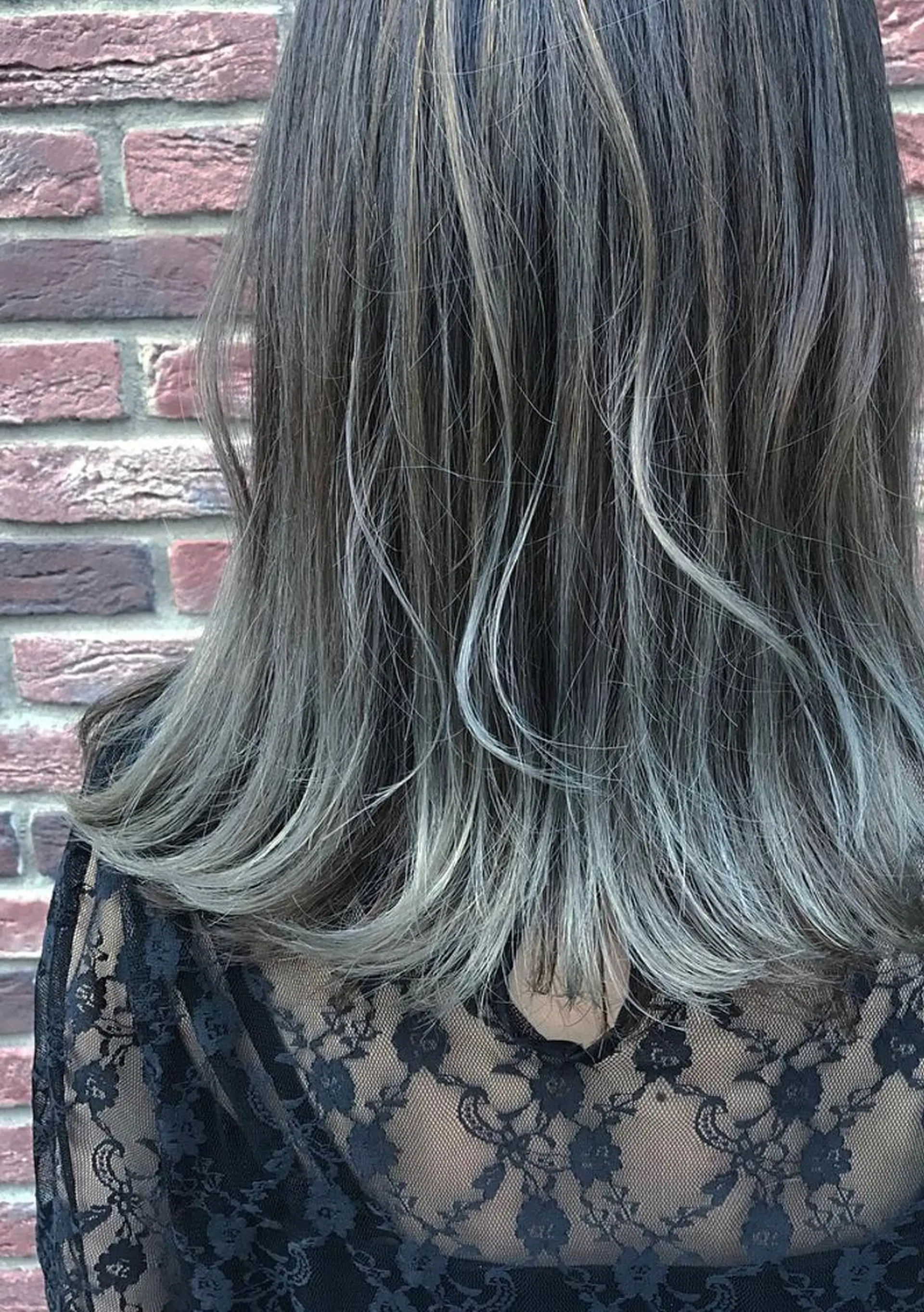 セミロング カラー グラデーションカラー 外国人風カラー 加茂 しのぶのヘアスタイル