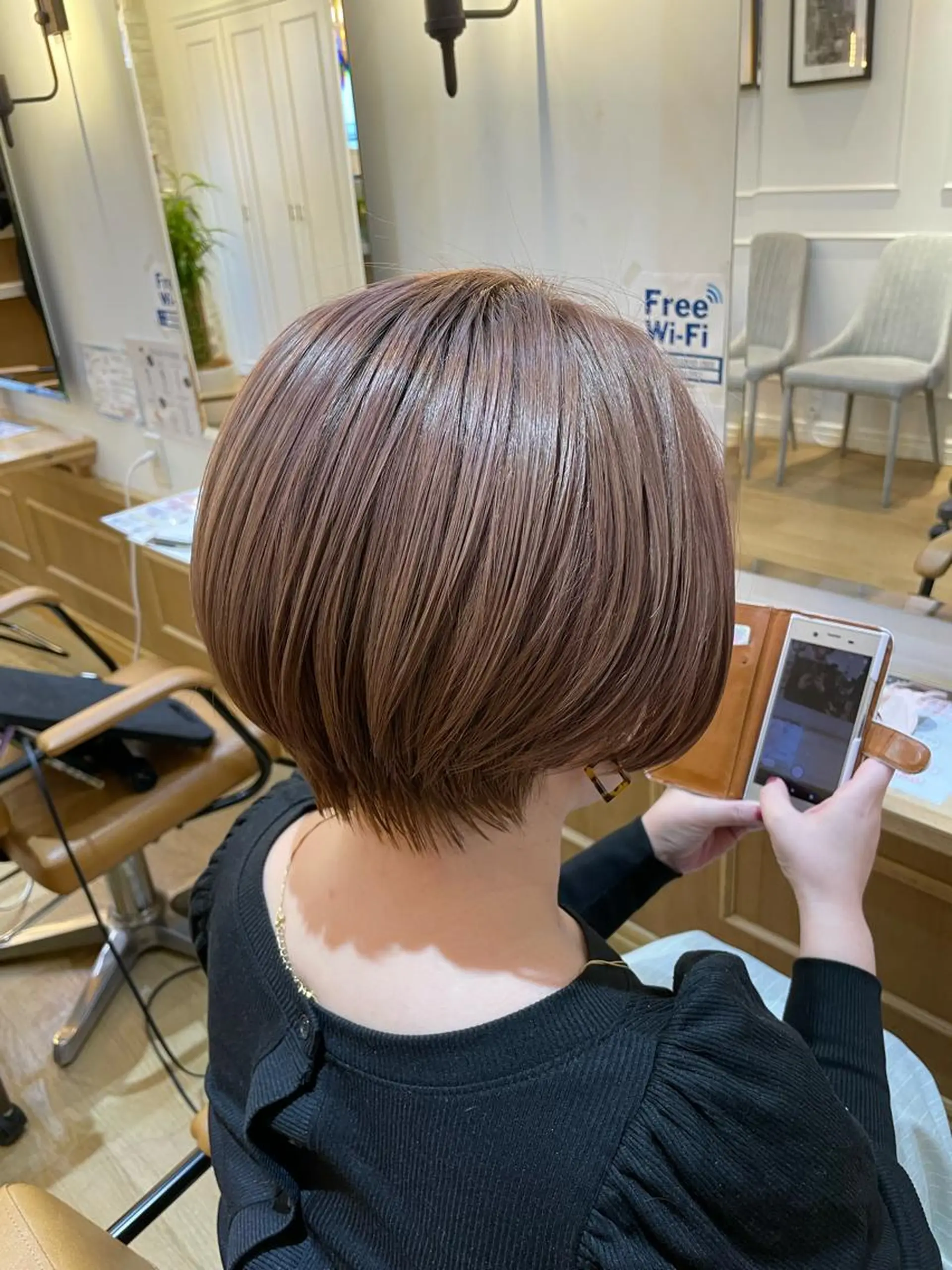 ショート カラー ベージュカラー ブリーチ オレンジ オレンジベージュ ✨シルクストレート✨ 美髪髪質改善Yukiのヘアスタイル