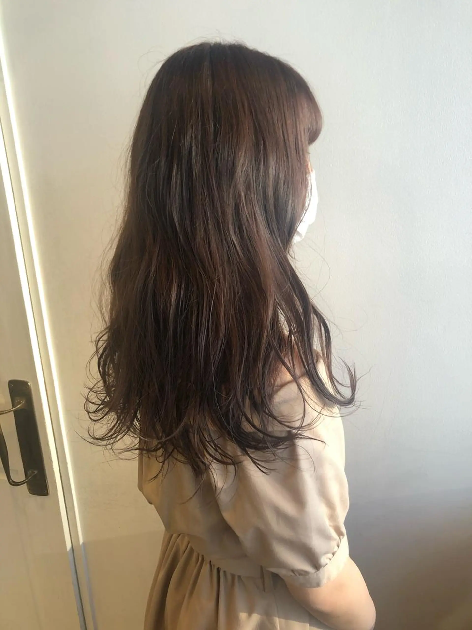 セミロング カラー カット ヘアカラー トリートメント MIOベージュカラー 柔らかいカラーのヘアスタイル